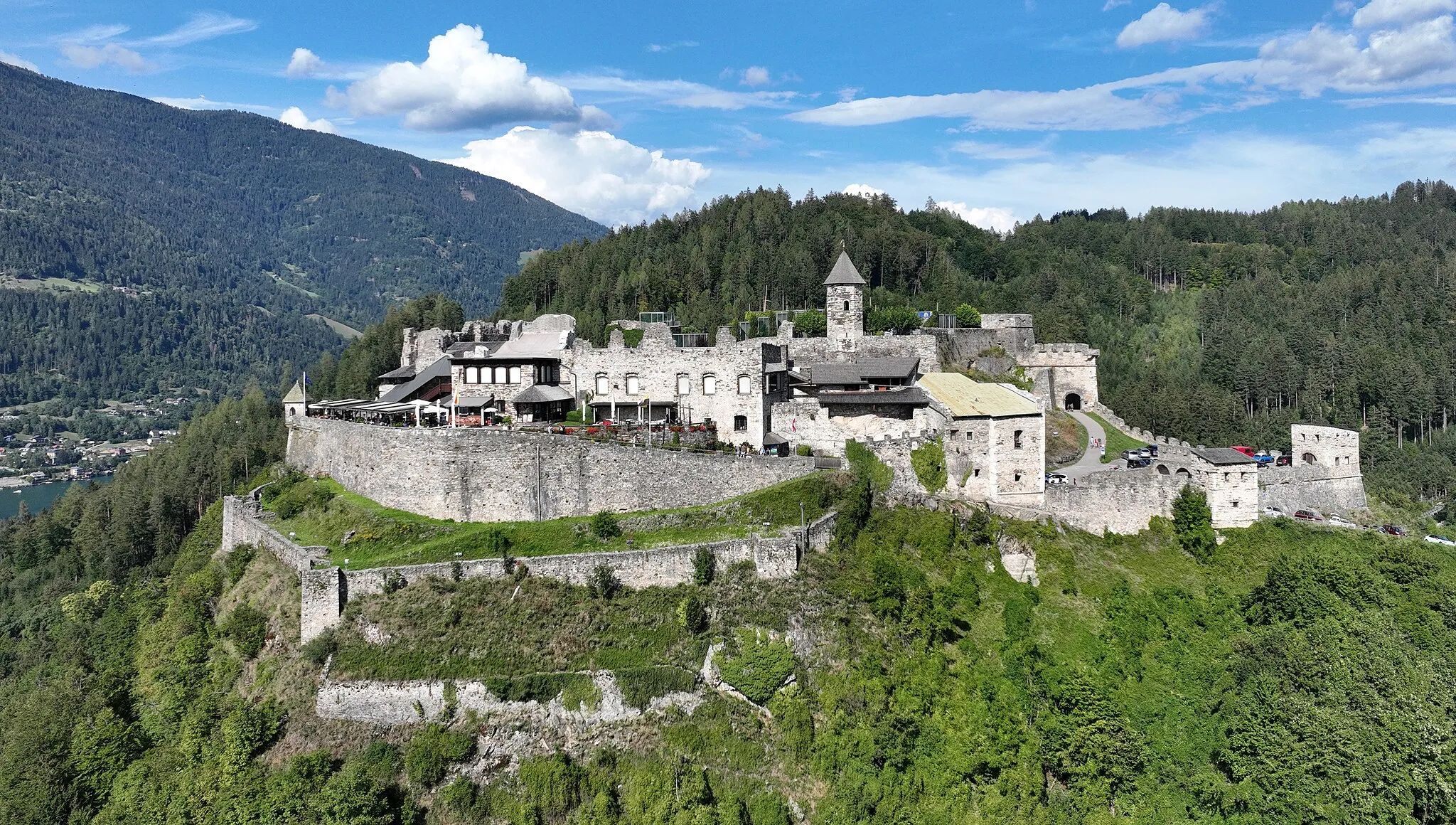 Photo showing: Southwest view of Landskron Castle in Carinthia.