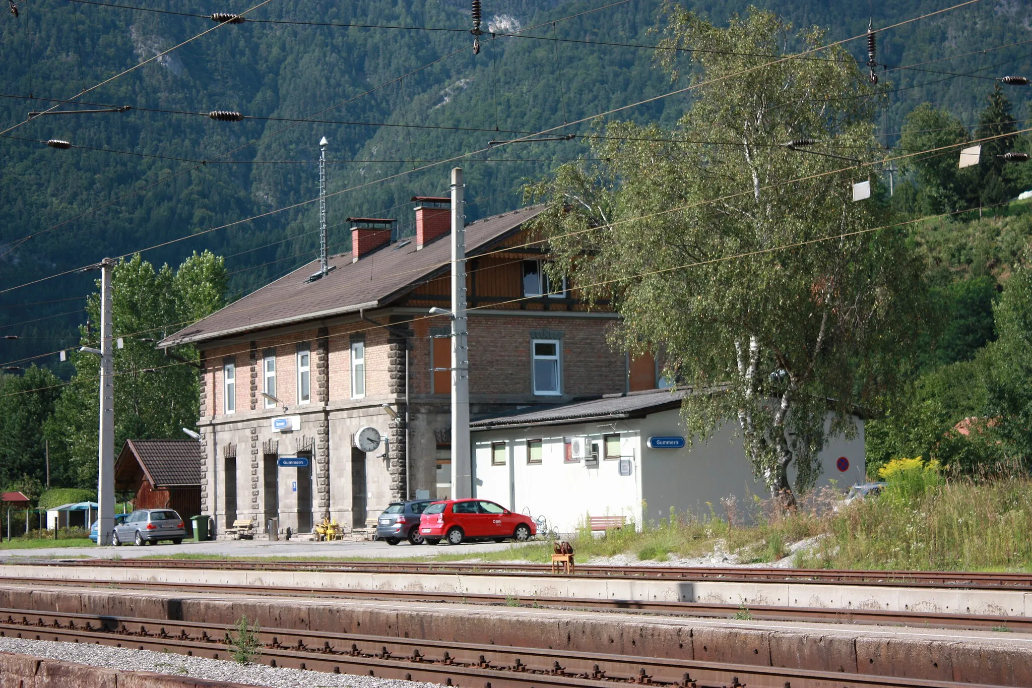 Photo showing: Train station
Locality: Gummern

Community:Weißenstein