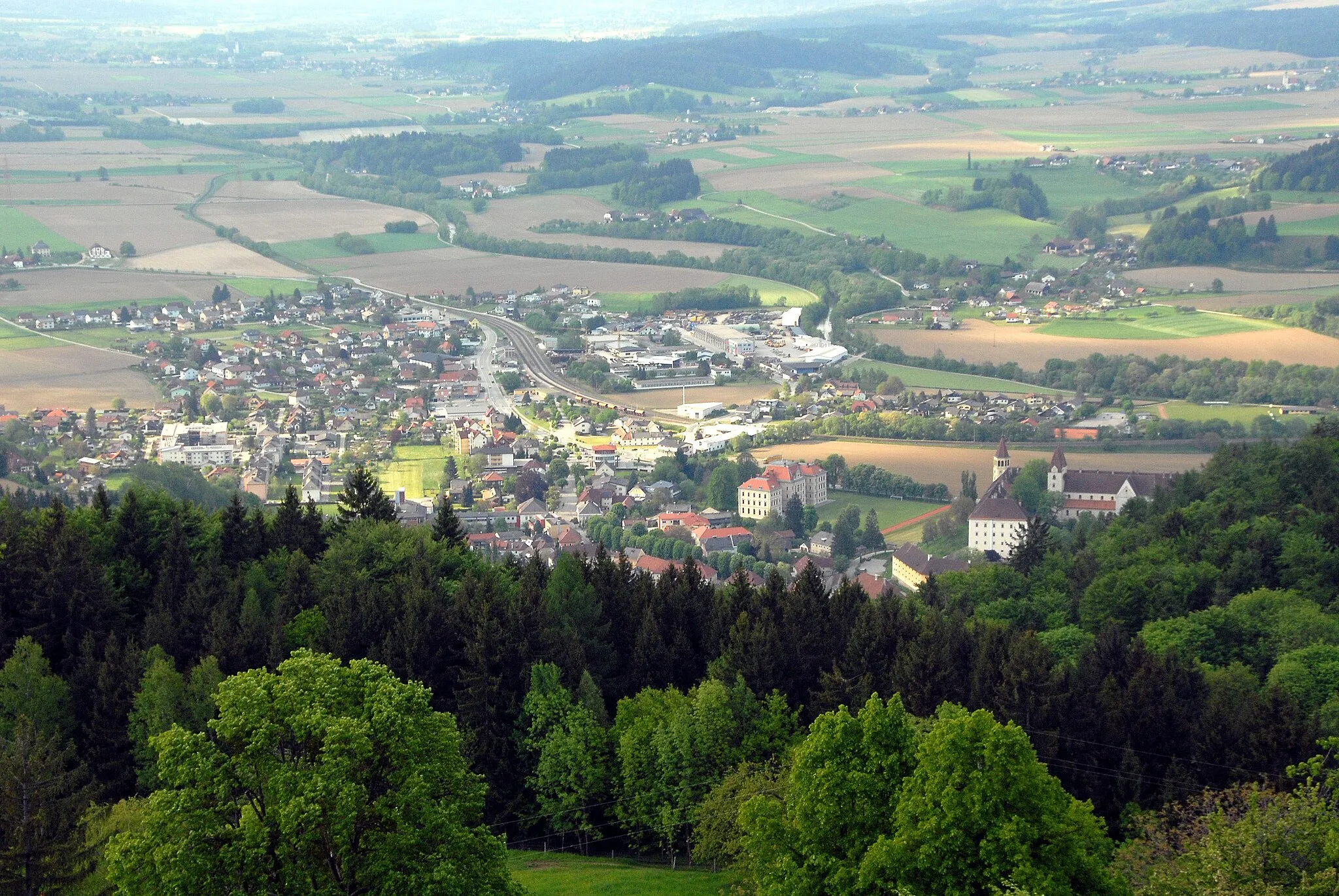 Photo showing: View from the castle-ruin Rabenstein at Saint Paul im Lavanttal, district Wolfsberg, Carinthia, Austria