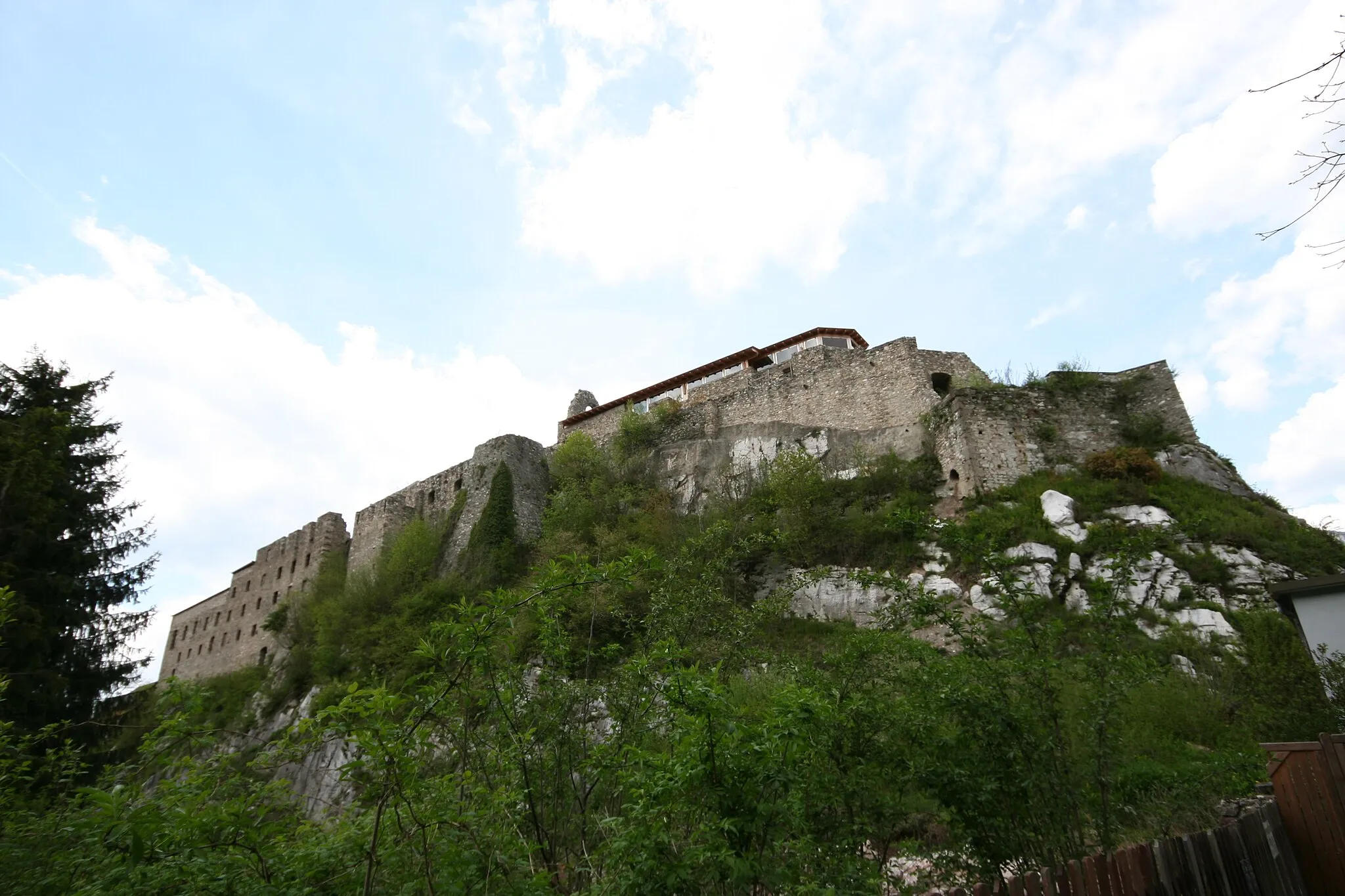 Photo showing: Klosterruine Arnoldstein

This media shows the protected monument with the number 34172 in Austria. (Commons, de, Wikidata)