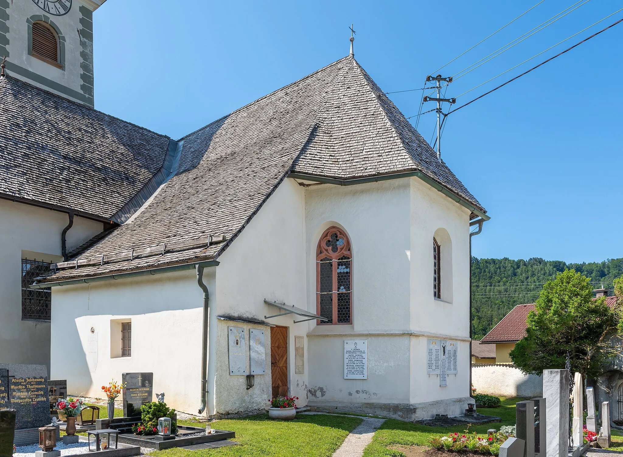 Photo showing: Sacristy and apse of the parish church Saint Valentin in Glainach, municipality Ferlach, district Klagenfurt Land, Carinthia, Austria, EU