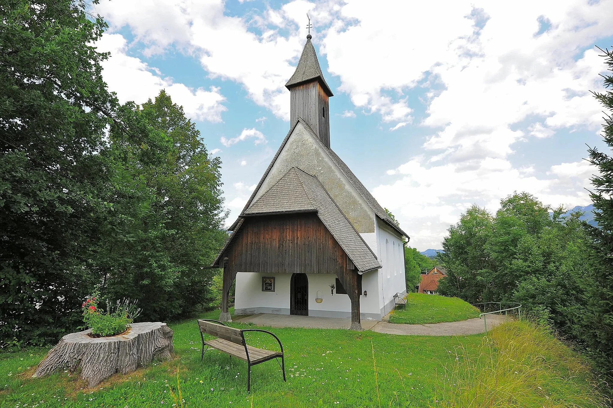 Photo showing: Subsidiary church Saint Ruprecht and cemetery at Poeckau, municipality Arnoldstein, district Villach Land, Carinthia / Austria / EU