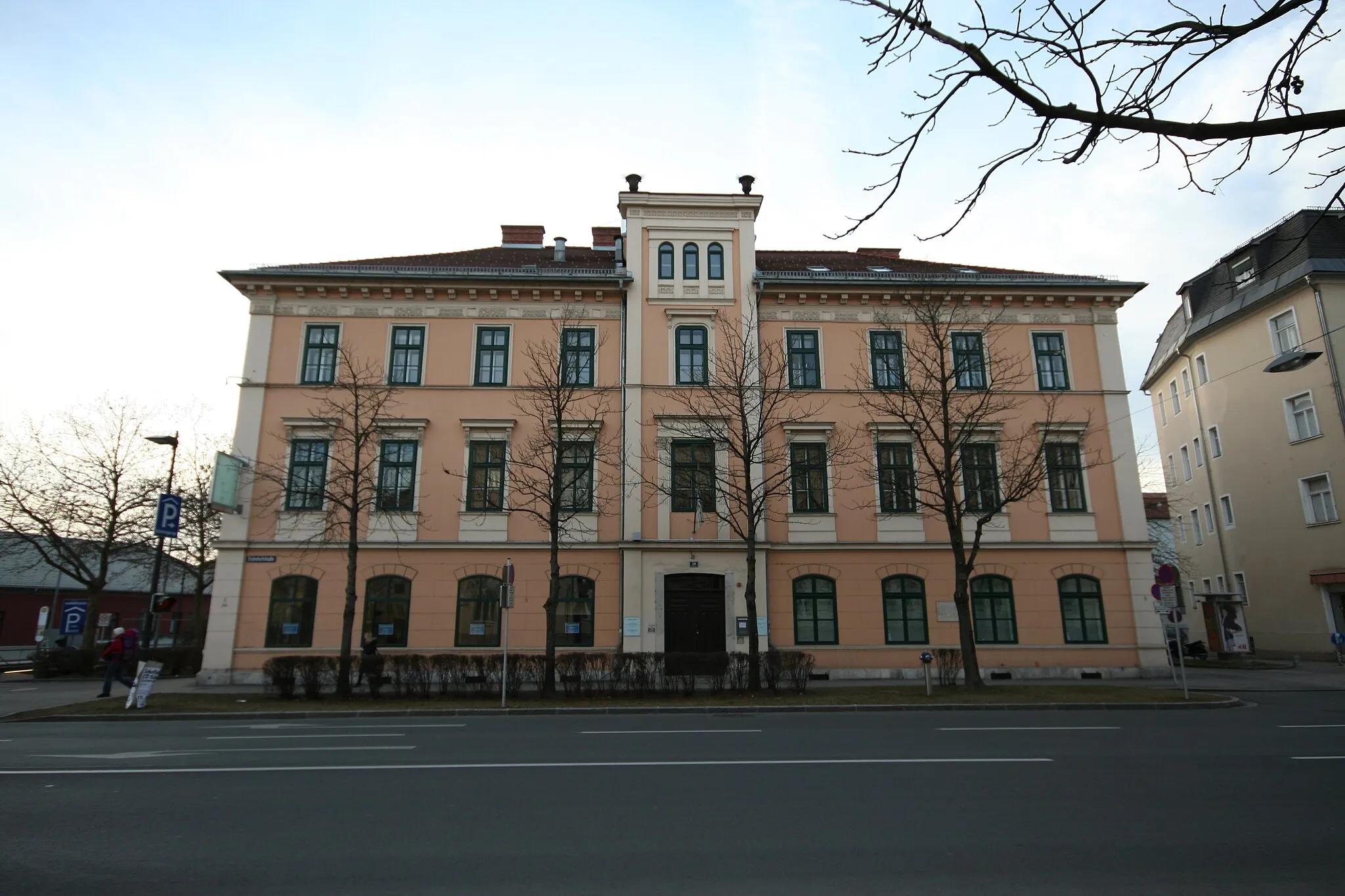 Photo showing: Birthplace of the famous Austrian author Robert Musil, Bahnhofstrasse #50, situated in the 7th district "Viktringer Vorstadt" of the Carinthian capital Klagenfurt, Carinthia, Austria