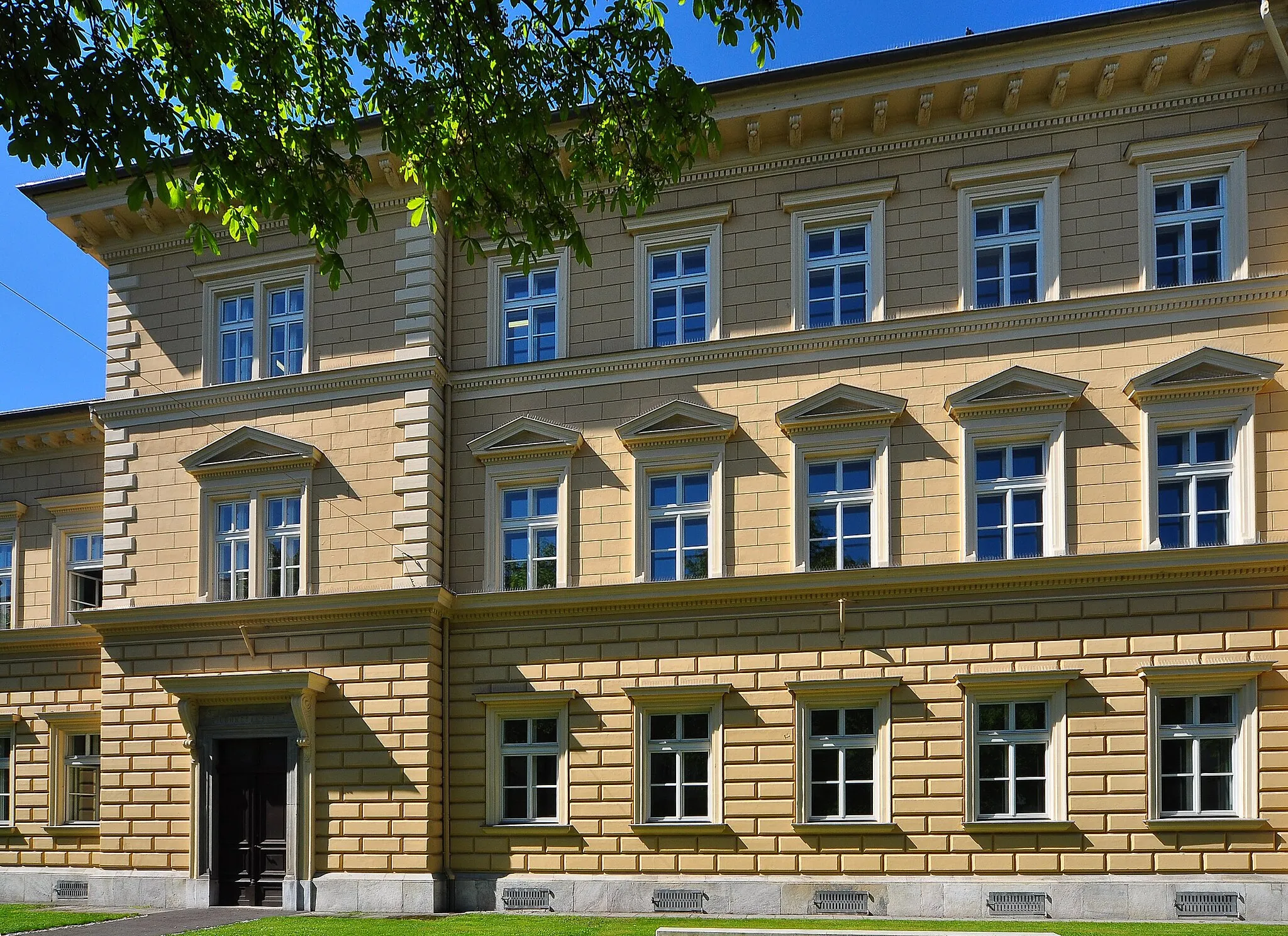 Photo showing: Partial view at the former teacher training college, Bahnhofstrasse #36, situated in the 7th district "Viktringer Vorstadt", Klagenfurt, Carinthia, Austria, EU