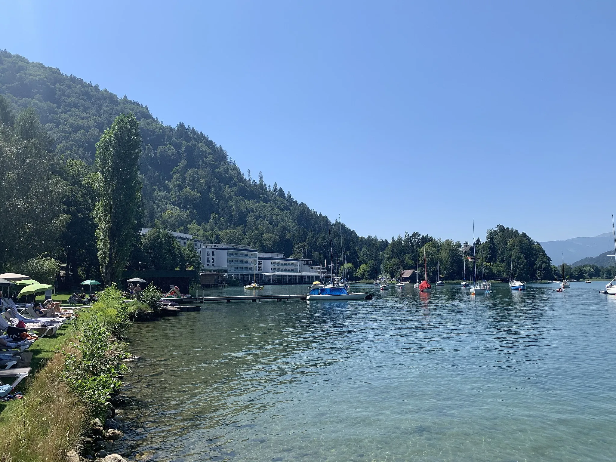 Photo showing: Café gazebo on the lake in Bodensdorf, municipality Steindorf am Ossiacher See, district Feldkirchen, Carinthia, Austria, EU