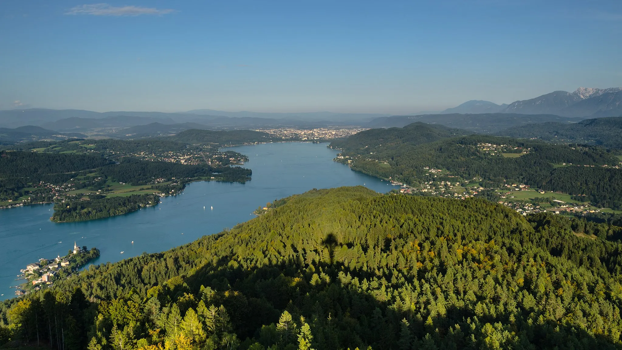 Photo showing: View from the former tower on Pyramidenkogel towards Klagenfurt