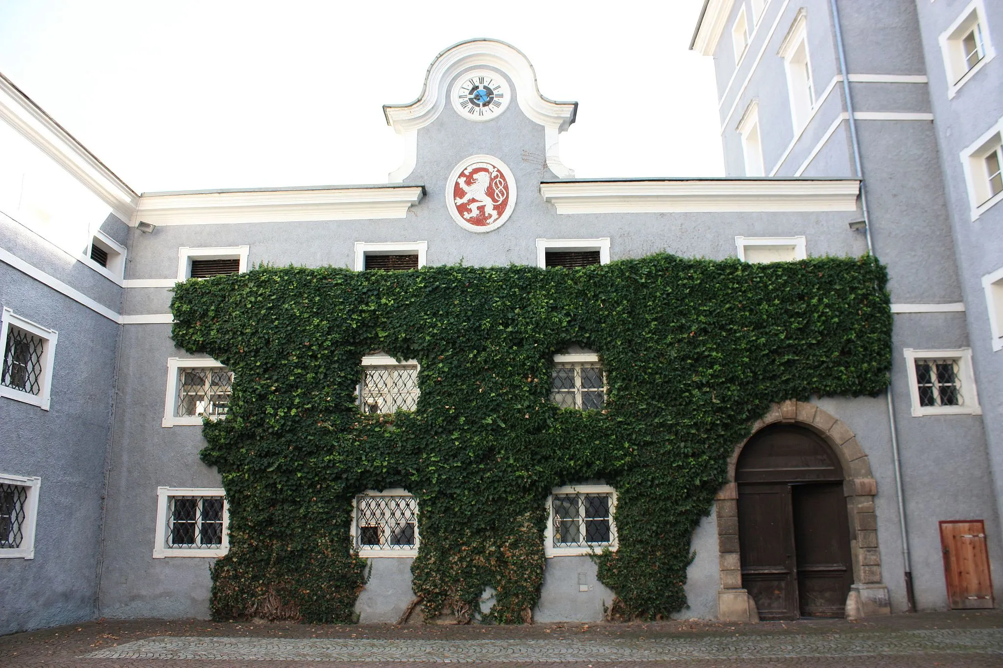 Photo showing: Lodron Castle - Court
Locality:Hauptplatz

Community:Gmünd