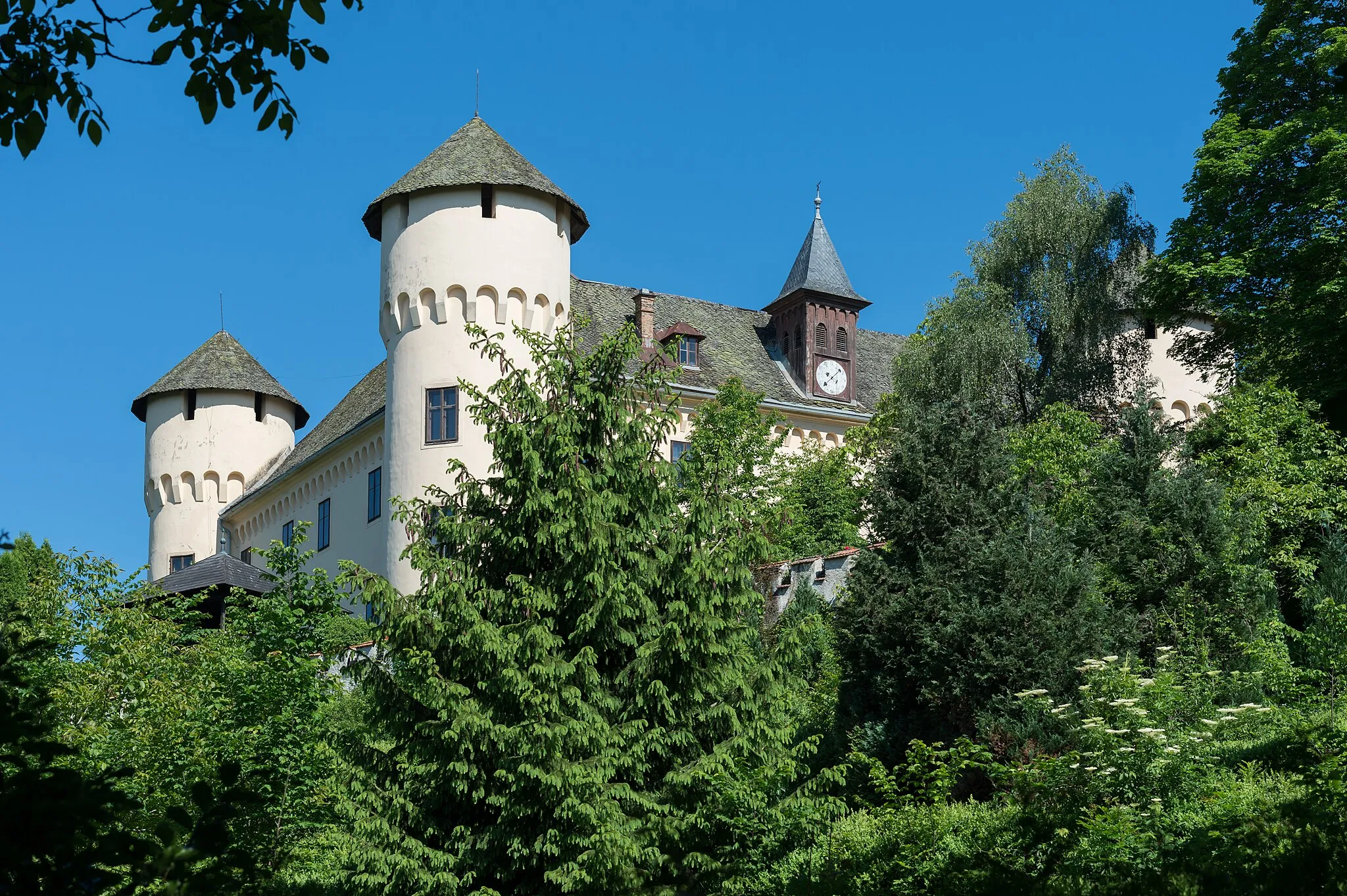 Photo showing: Tentschach castle, statatory town Klagenfurt, Carinthia, Austria, EU