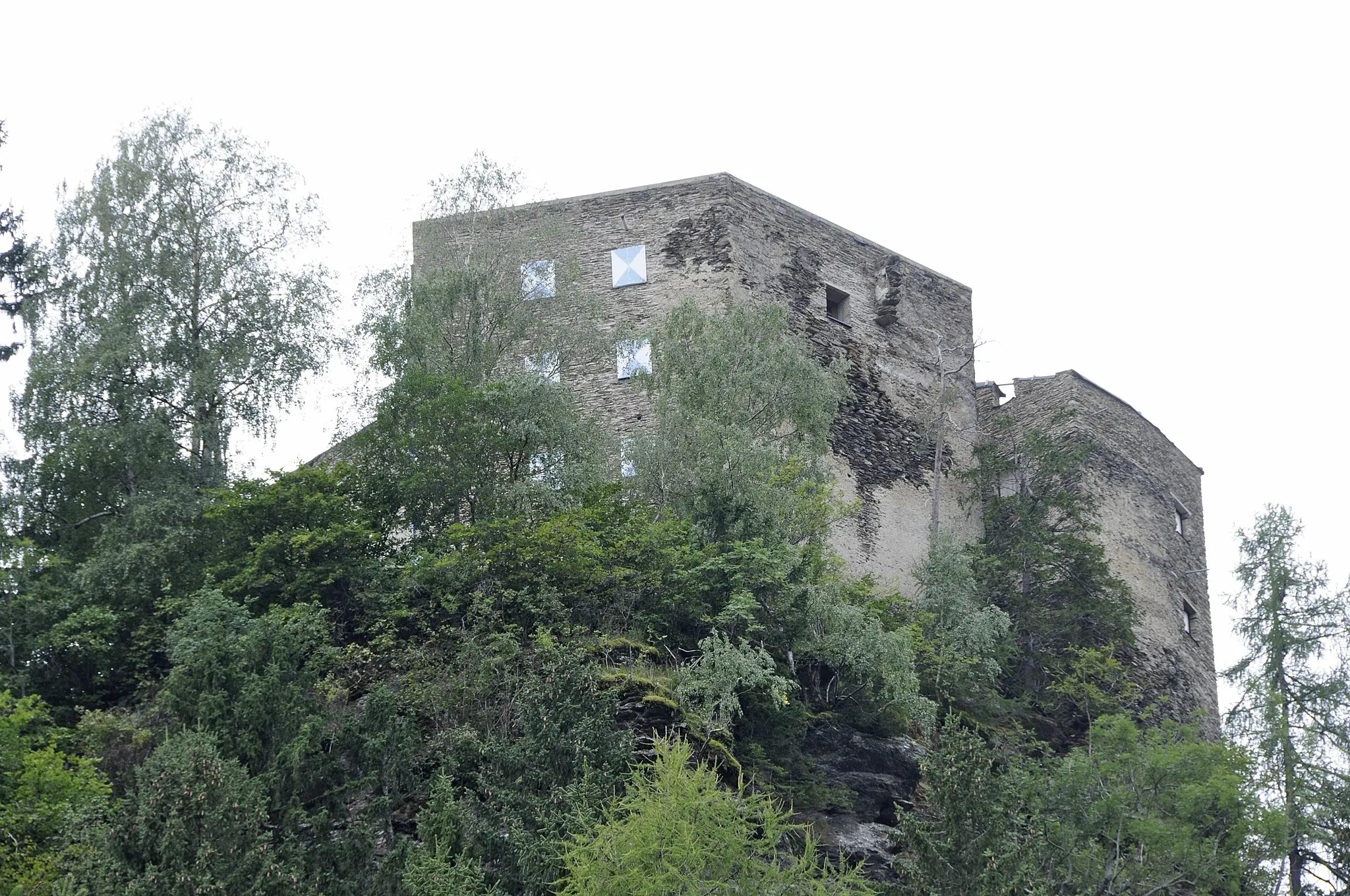 Photo showing: Ruin of castle Nussberg in Nussberg, municipality Frauenstein, district Sankt Veit an der Glan, Carinthia, Austria, EU