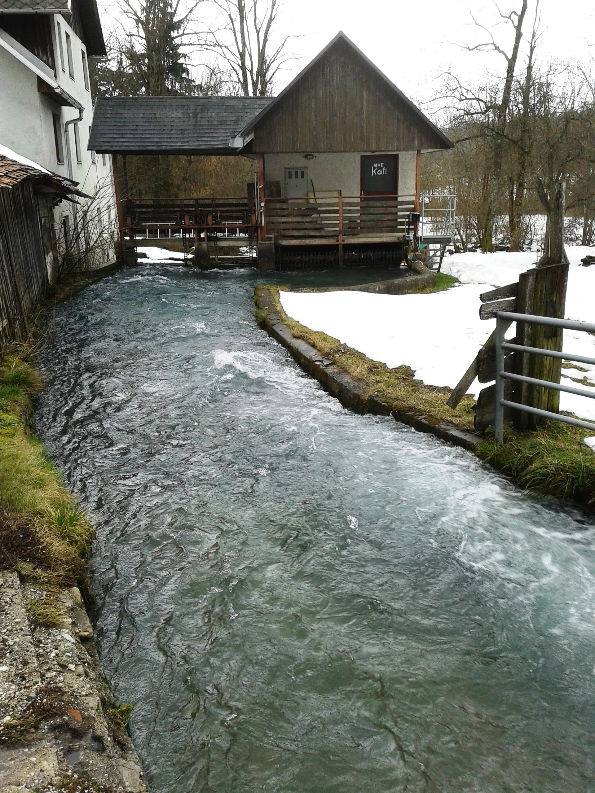 Photo showing: mlinščica vodotoka Tržiške Bistrice, MHE na Tržiški Bistrici, Retnje