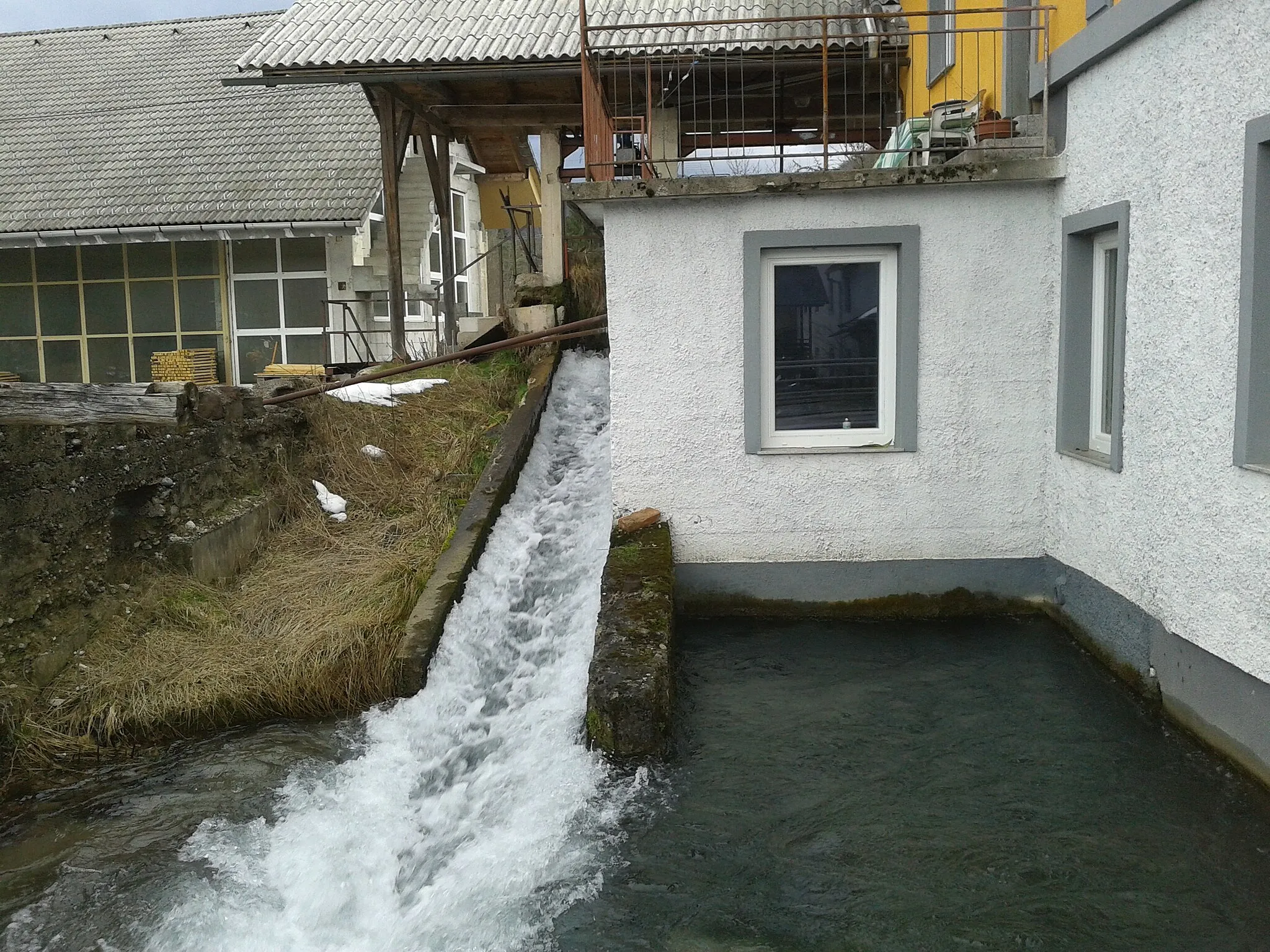Photo showing: mlinščica vodotoka Tržiške Bistrice, MHE na Tržiški Bistrici, Retnje