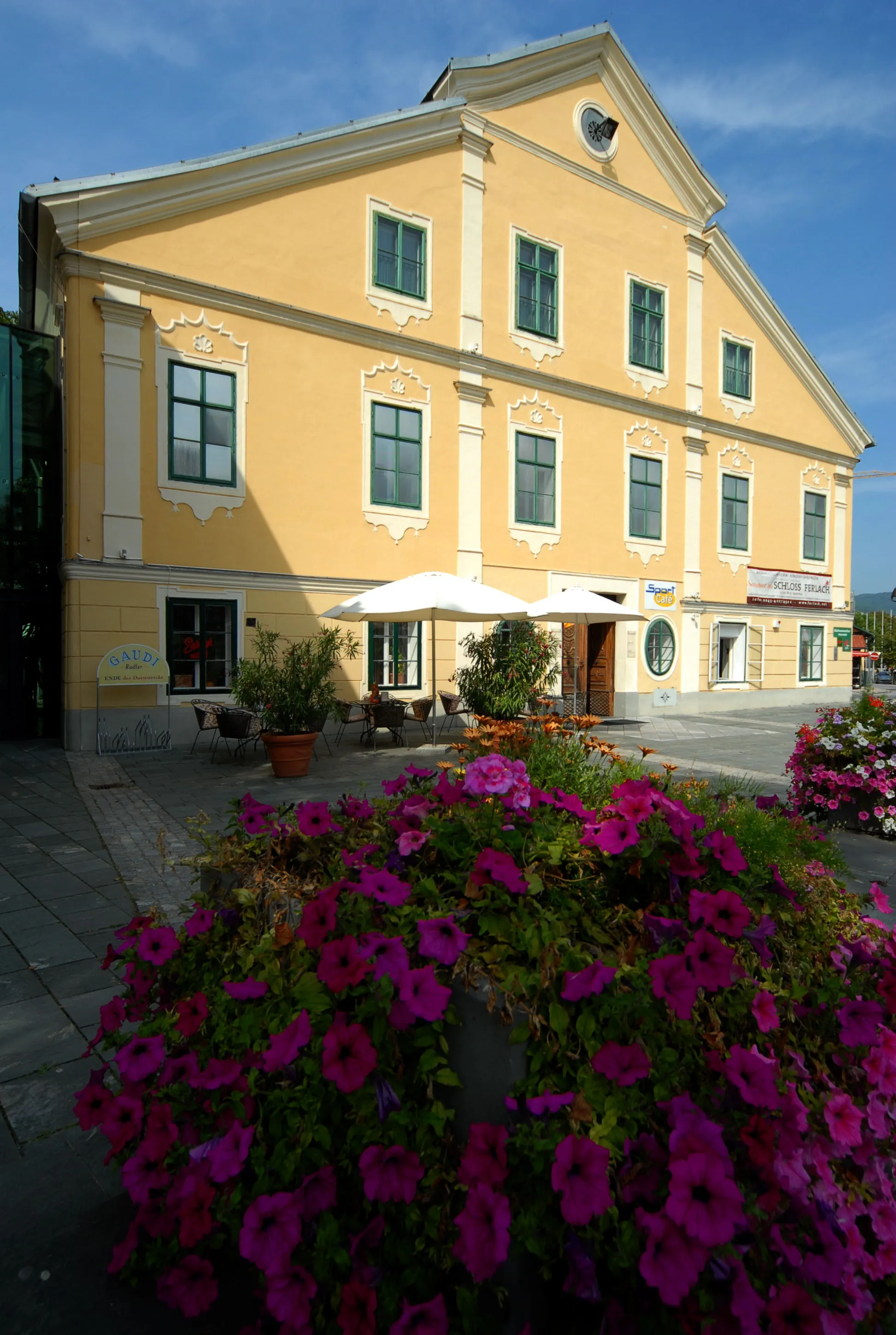 Photo showing: Castle on Sponheimer Square #1, city of Ferlach, district Klagenfurt Land, Carinthia, Austria