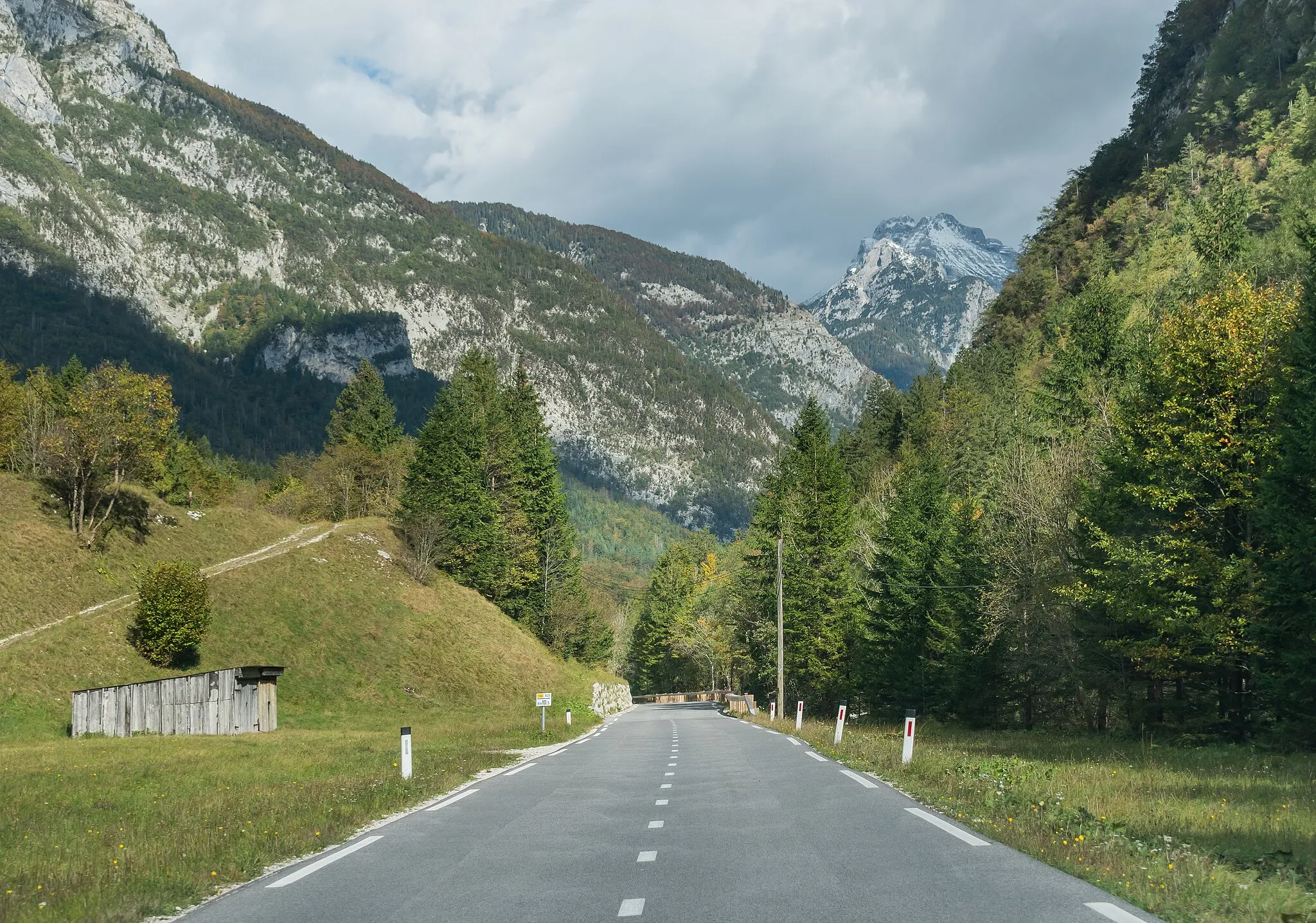 Photo showing: Road D206 near Soča in the Municipality of Bovec, Goriška, Slovenia