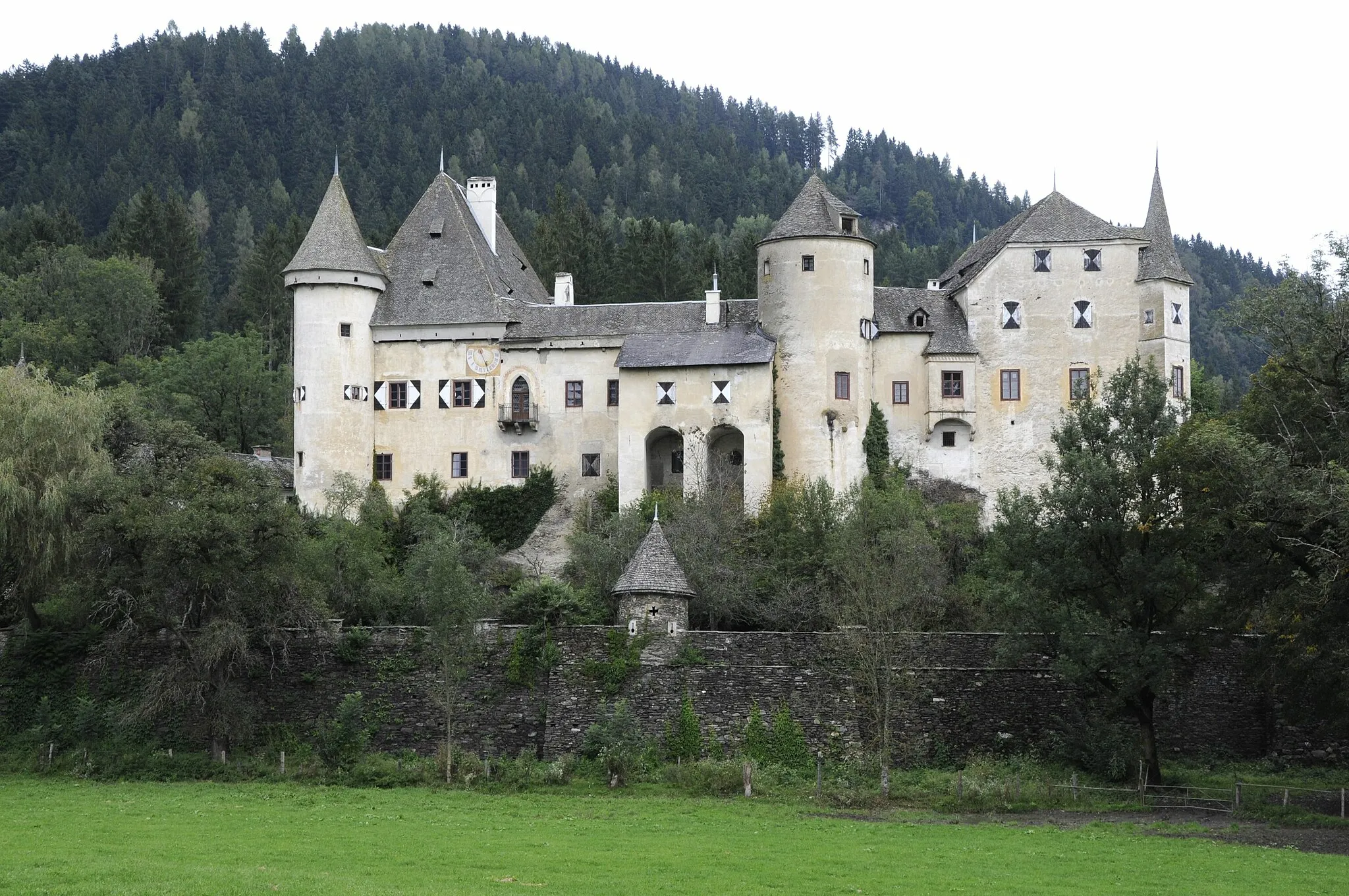 Photo showing: Castle Frauenstein, municipality Frauenstein, district Sankt Veit an der Glan, Carinthia, Austria, EU