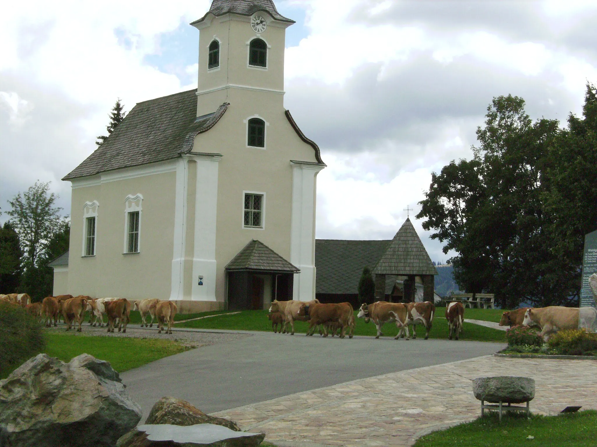 Photo showing: Katholische Pfarrkirche Mariae Namen beim Almabtrieb