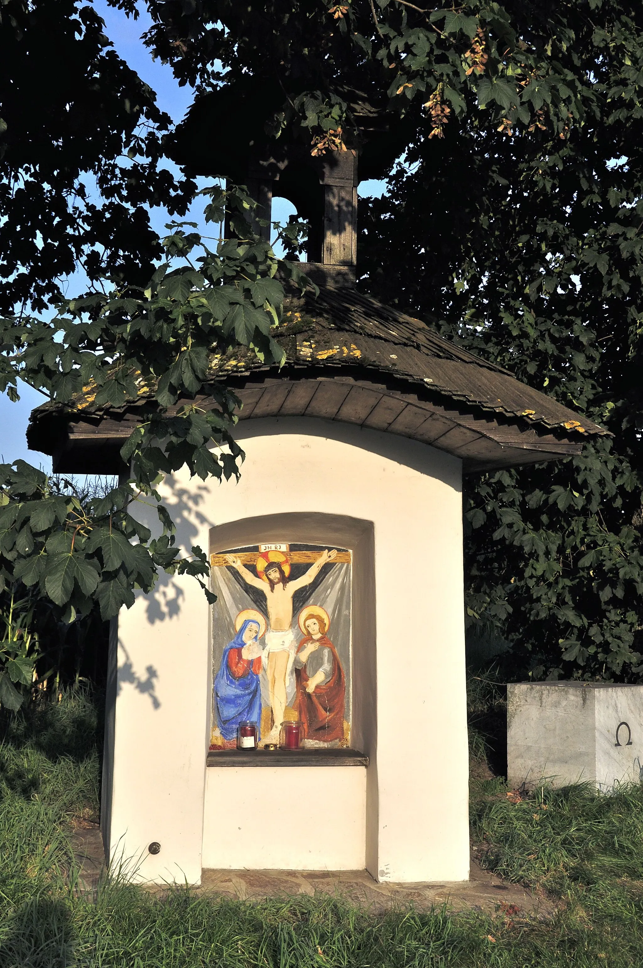 Photo showing: Wayside shrine “Bettlerkreuz” on the Landesstrasse, municipality Poggersdorf, district Klagenfurt Land, Carinthia / Austria / EU