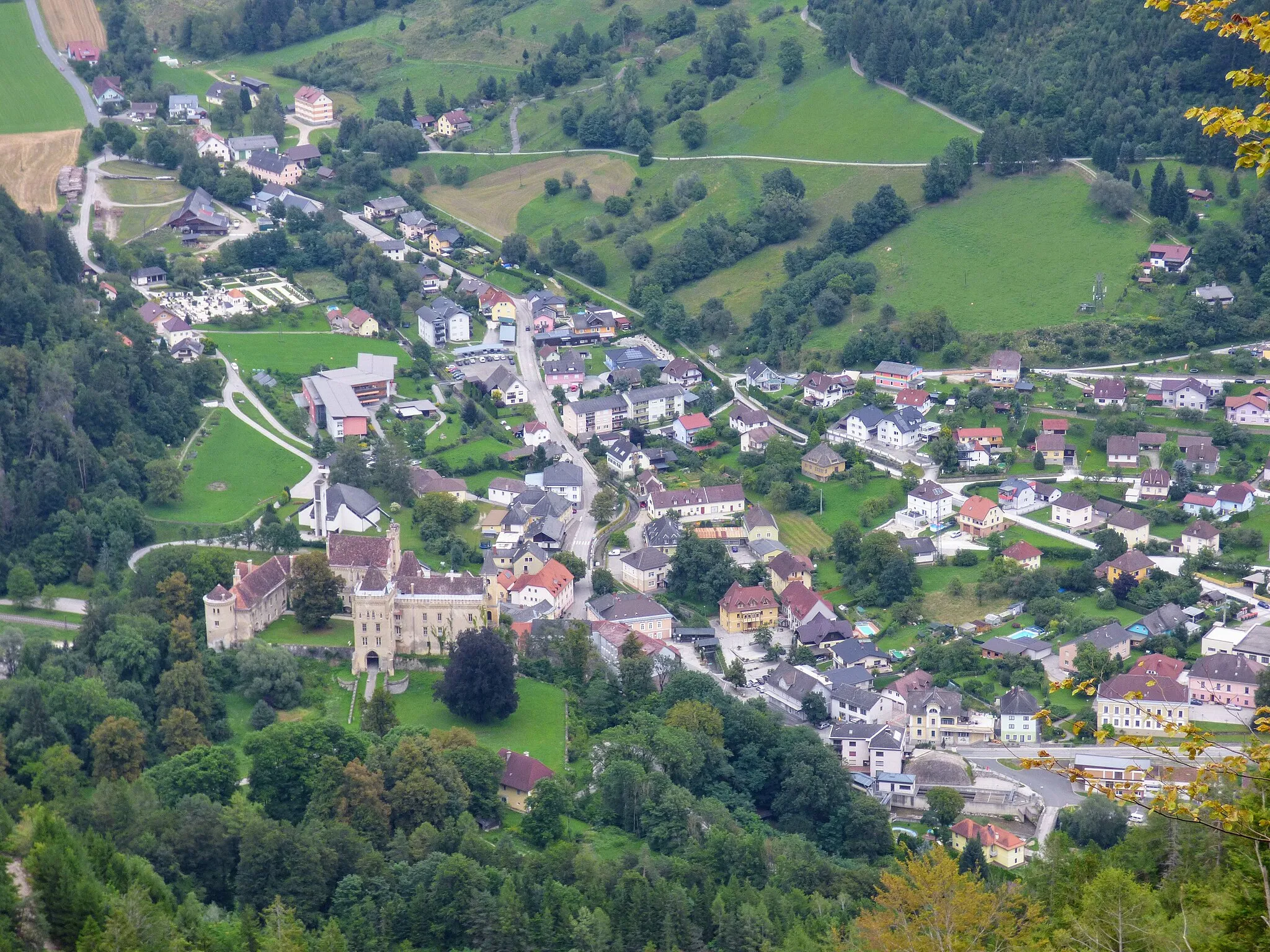 Photo showing: Ort und Schloss Eberstein, Kärnten
Ansicht von Südosten