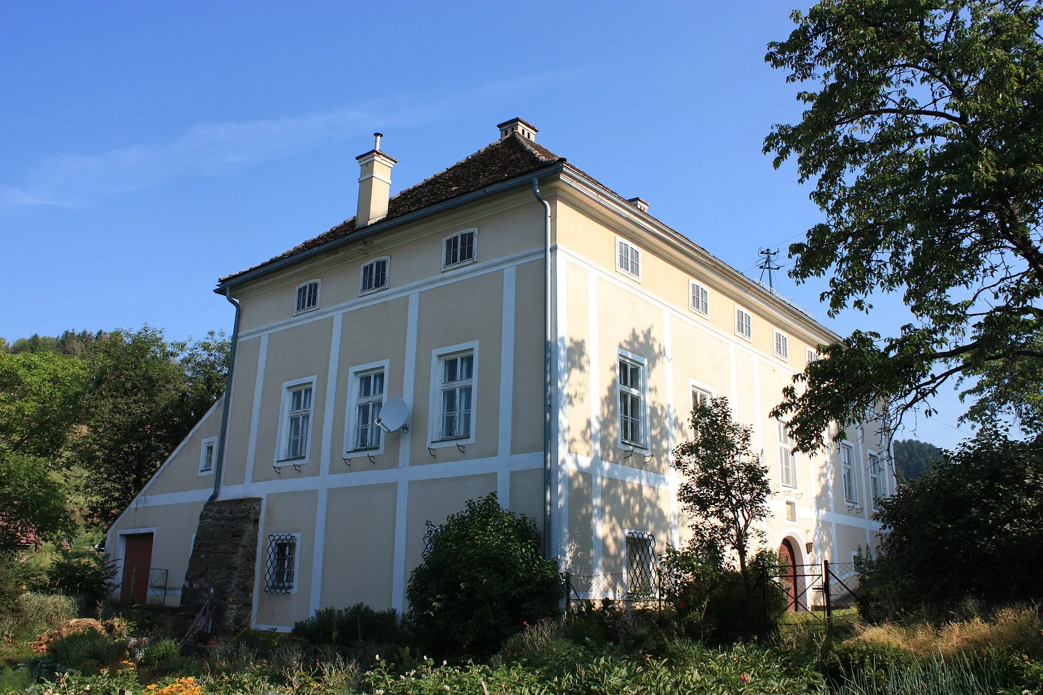 Photo showing: Parish-house in Pustritz in the community of Griffen