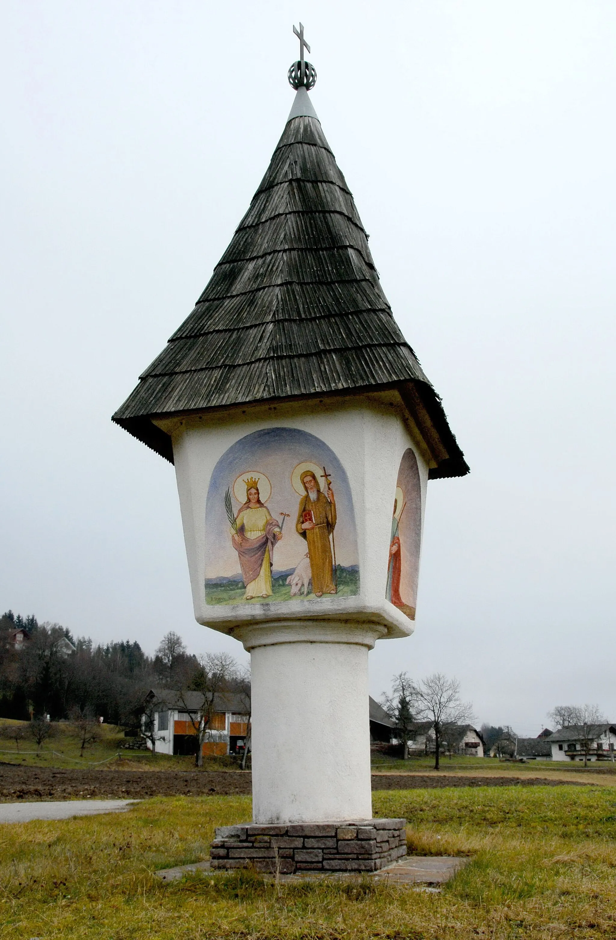 Photo showing: Waysíde shrine with alkoven paintings at Franzendorf in the community Ludmannsdorf, dirstrict Klagenfurt-Land, Carinthia, Austria