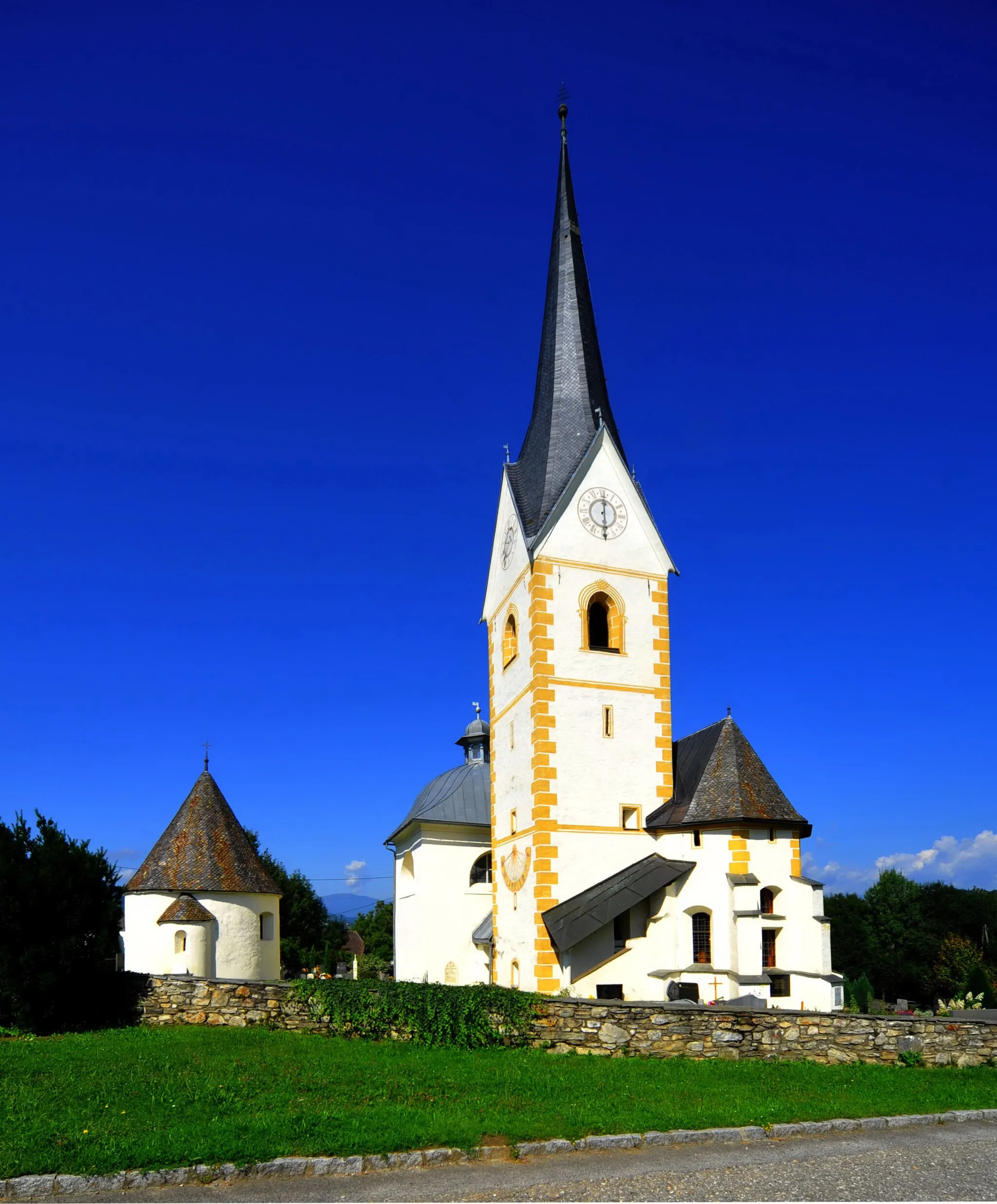 Photo showing: Parish church Holy Egyd at Tigring in the municipality Moosburg, district Klagenfurt-Land, Carinthia, Austria