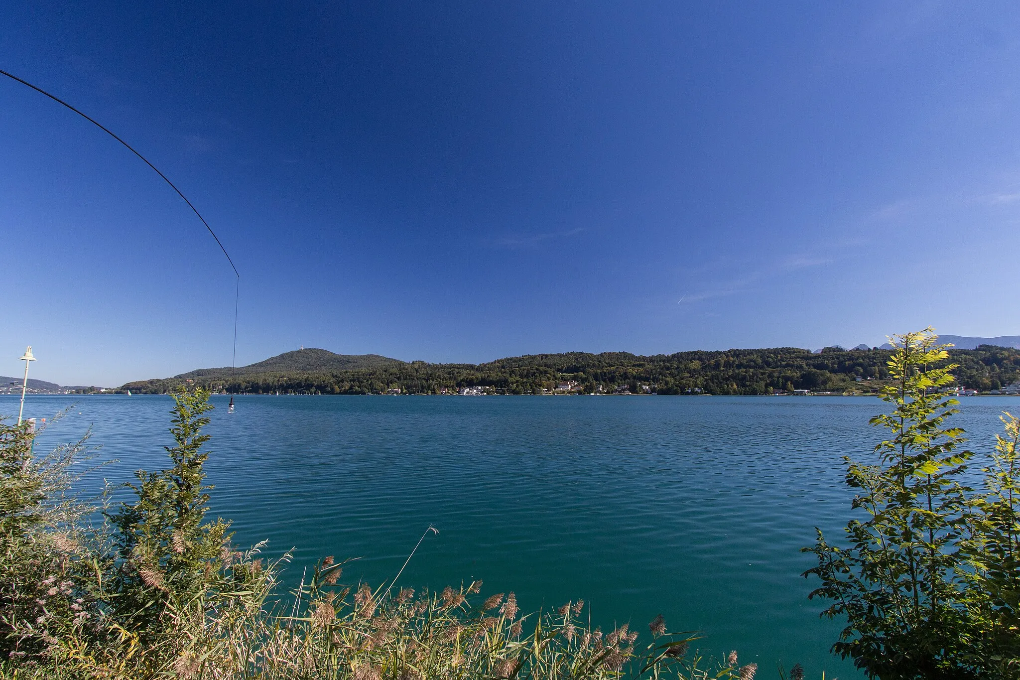 Photo showing: Blick auf den gegenüberliegenden Pyramidenkogel vom Forstsee-Kraftwerk, Schaukraftwerk, Saag, Gemeinde Techelsberg

Dieses Foto wurde im Rahmen des von Wikimedia Österreich unterstützten Projekts: Wörthersee 2013 erstellt.