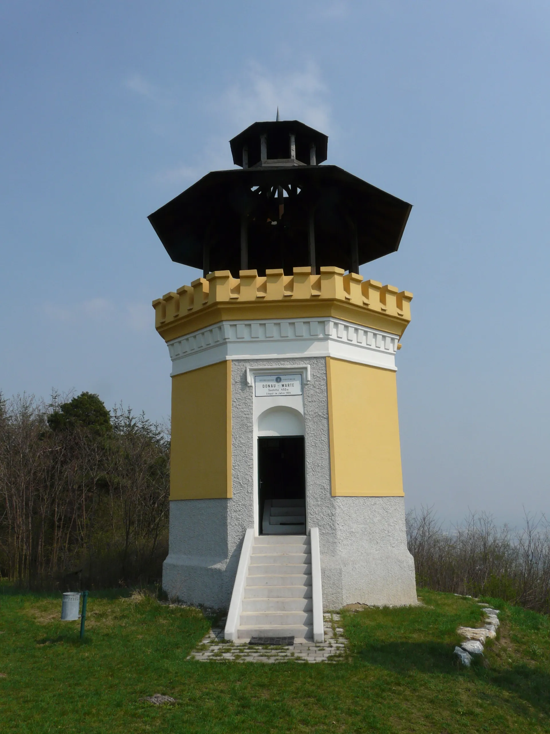 Photo showing: Die Donauwarte auf dem Braunsdorfer Berg im Gemeindegebiet von Krems an der Donau, Österreich.