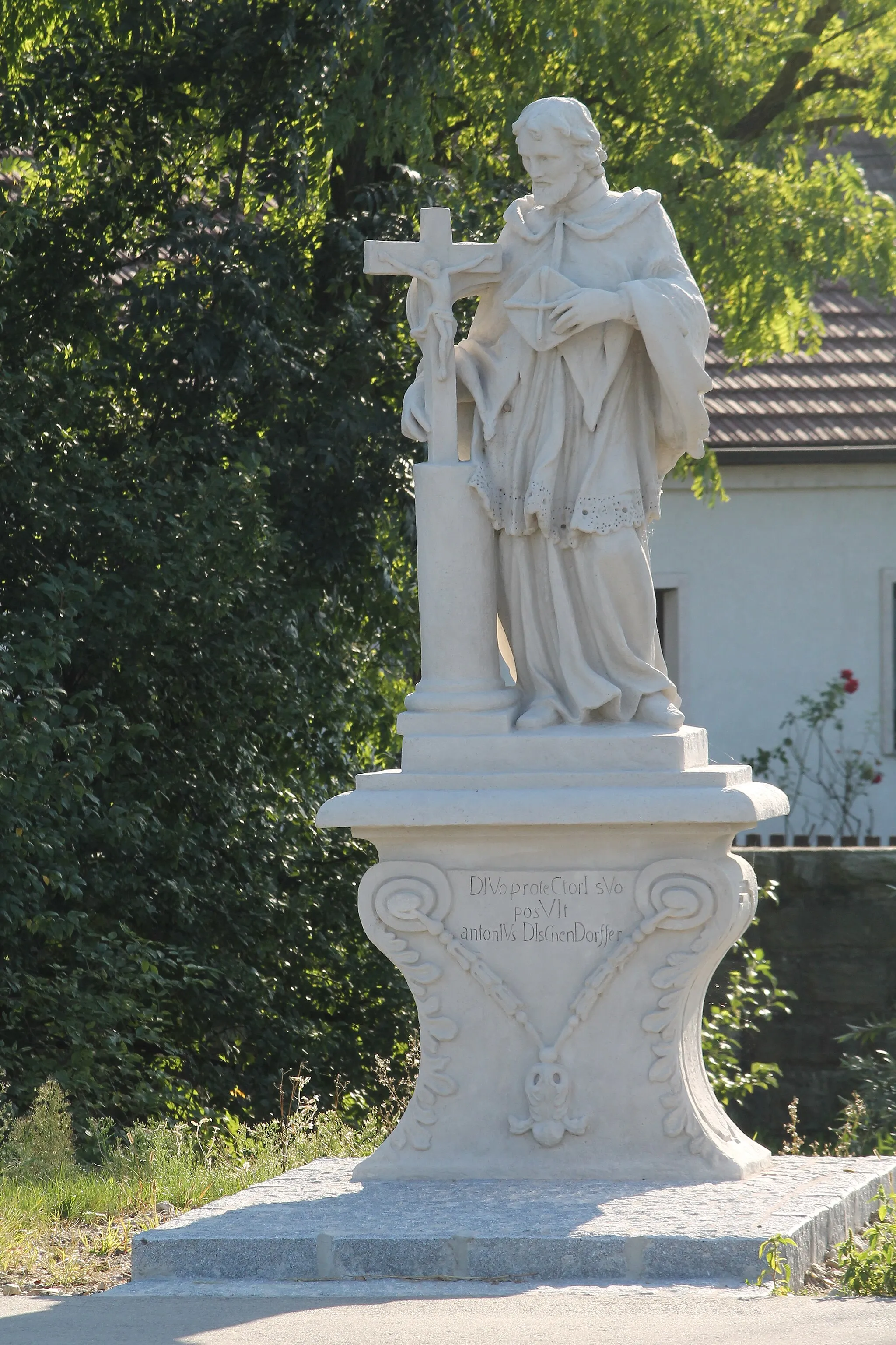 Photo showing: Denkmalgeschützte Johannes Nepomuk Statue in Stockerau, bei Wiener Straße 2