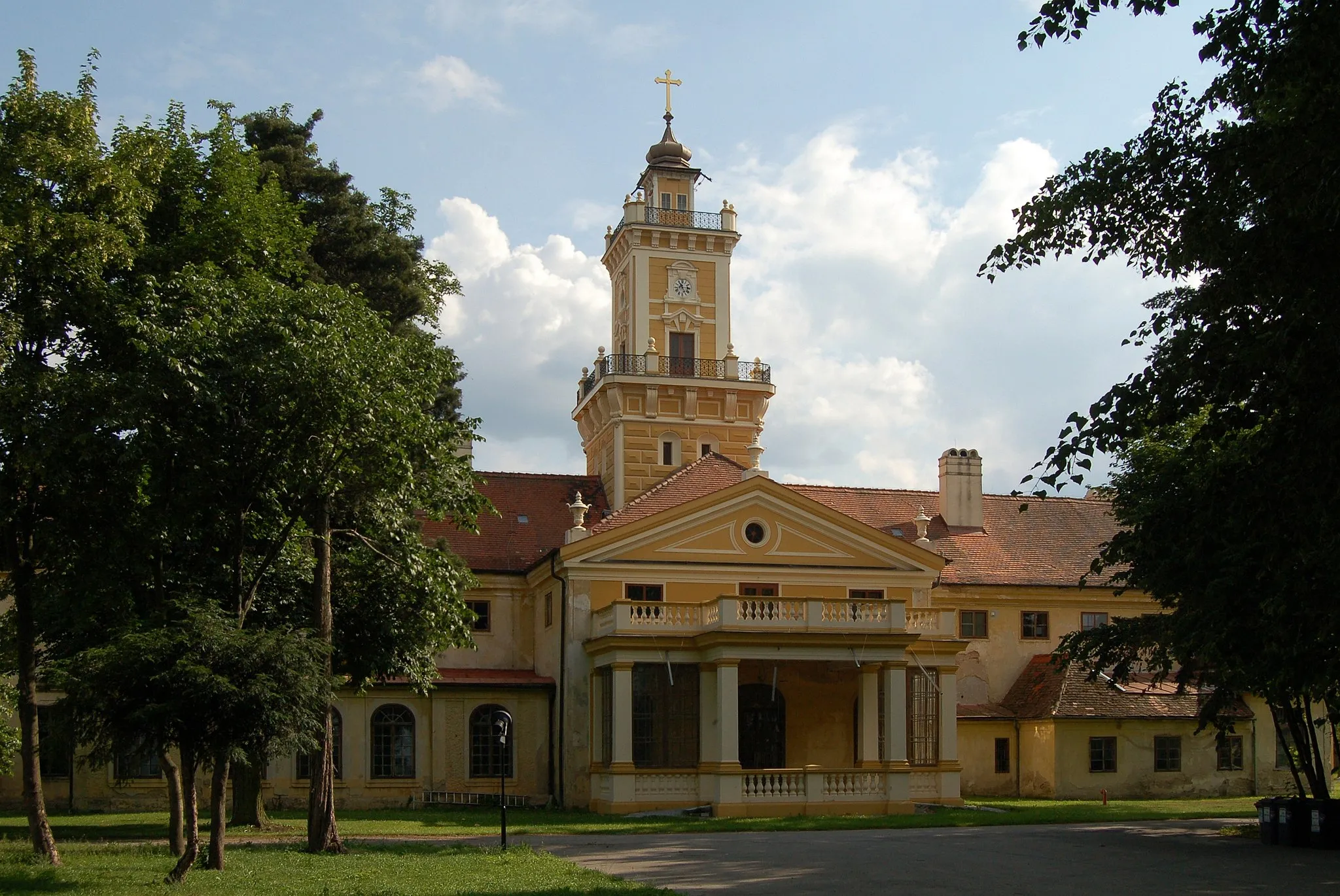 Photo showing: The castle Jaidhof, Lower Austria, is a cultural heritage monument. Back side view.