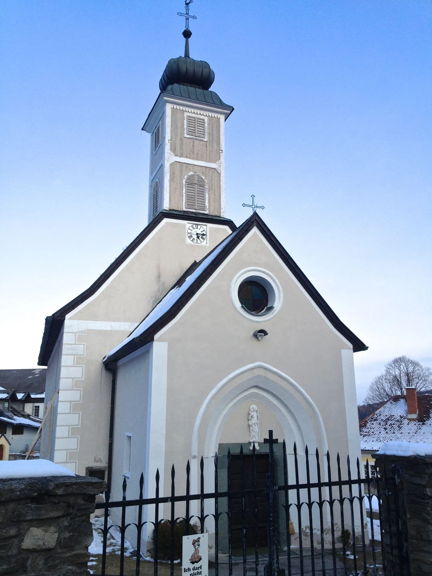 Photo showing: Kath. Pfarrkirche hl. Petrus und Friedhof