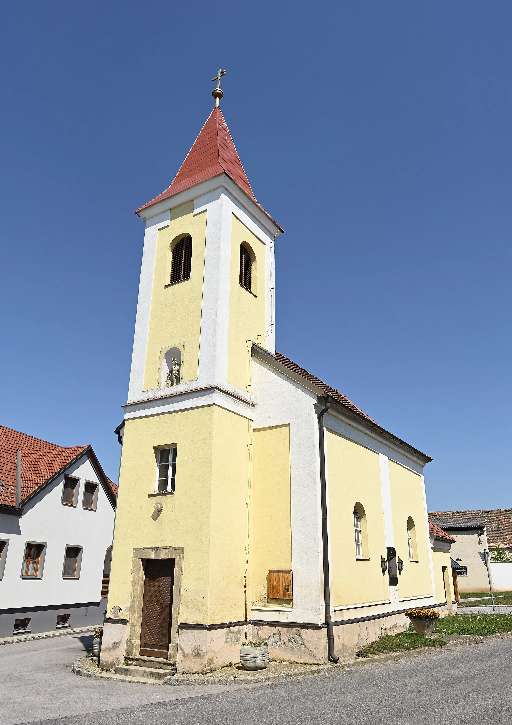 Photo showing: Local chapel at Untermallebarn, municipality Sierndorf, Lower Austria, Austria