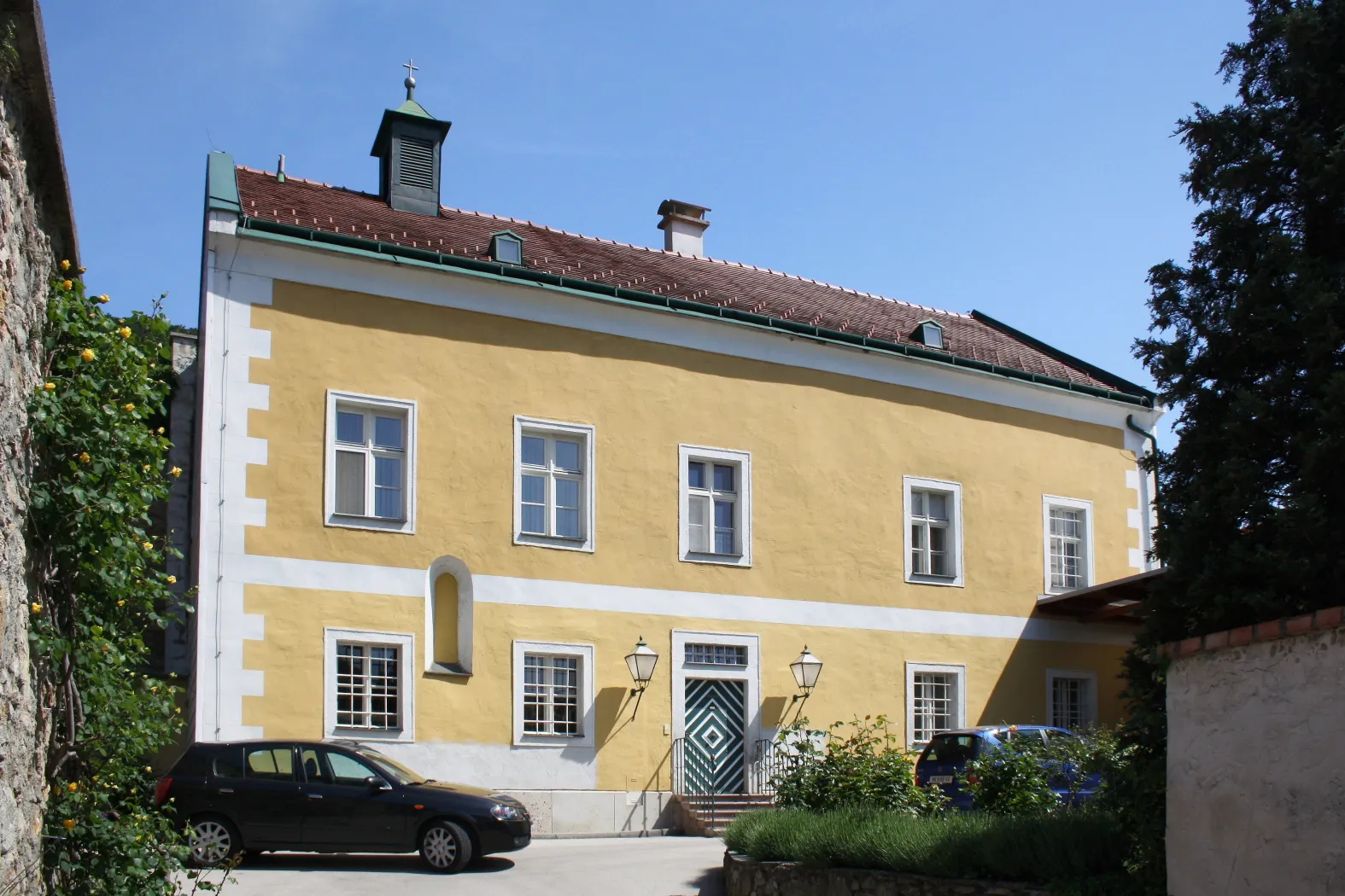 Photo showing: Der denkmalgeschützte Pfarrhof in der niederösterreichischen Gemeinde Willendorf.
