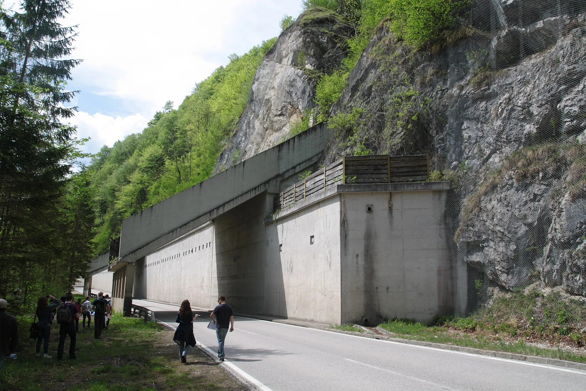 Photo showing: Rockfall protection gallery in Austria