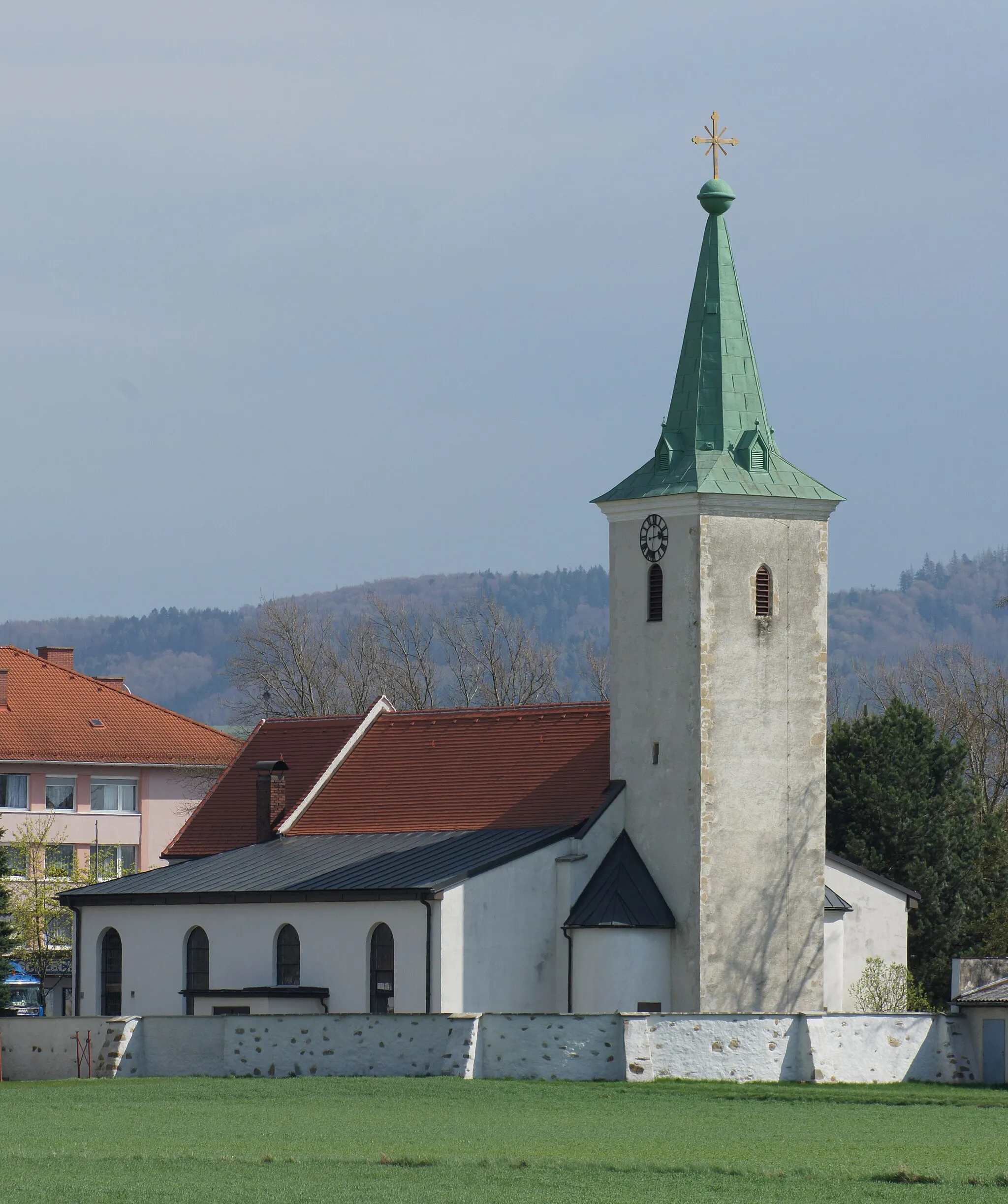 Photo showing: Die Pfarrkirche im St. Pöltner Stadtteil St. Georgen am Steinfelde