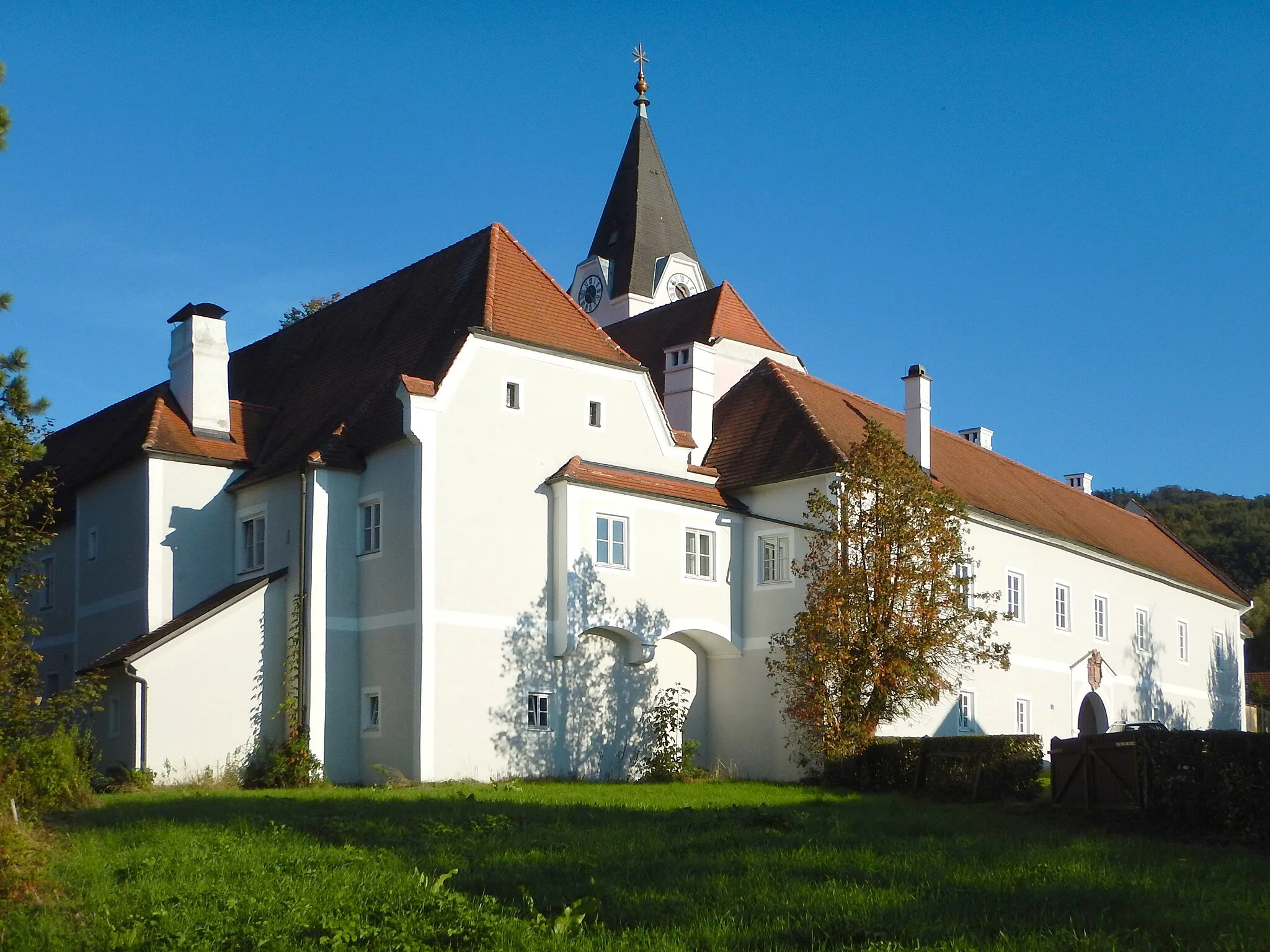 Photo showing: Schloss Kirnberg mit Pfarrhof