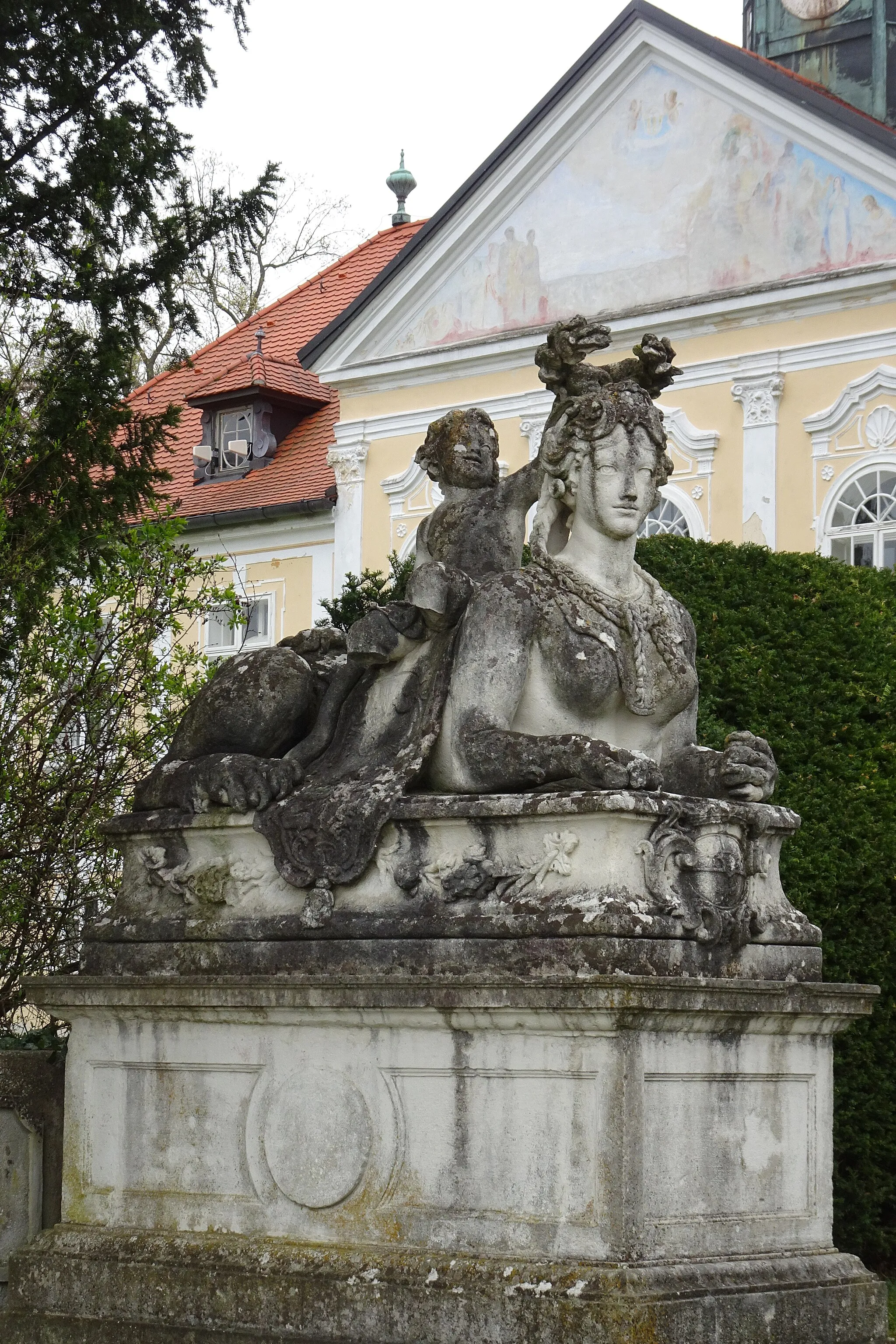 Photo showing: Schloss Baumgarten, linke Sphinx
