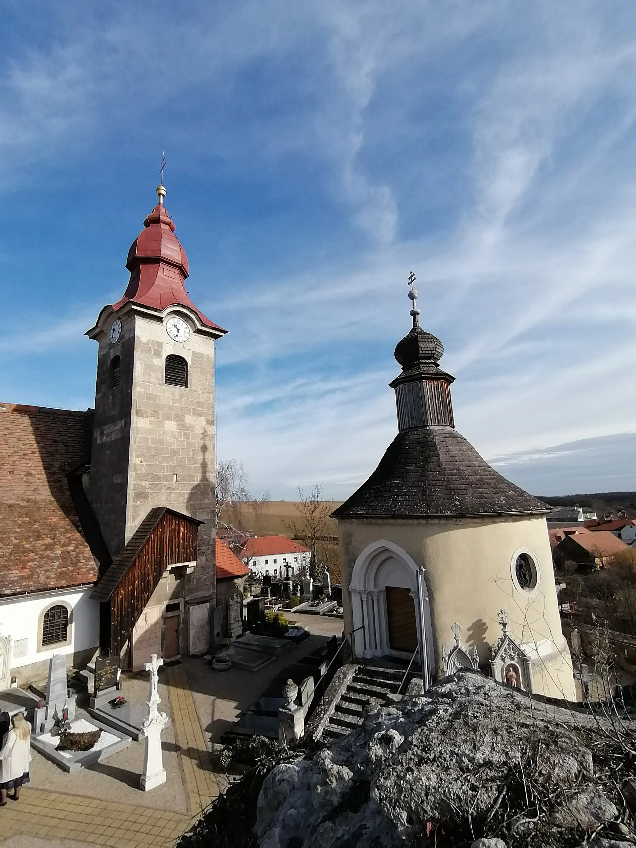 Photo showing: Kirche und Karner von Kühnring