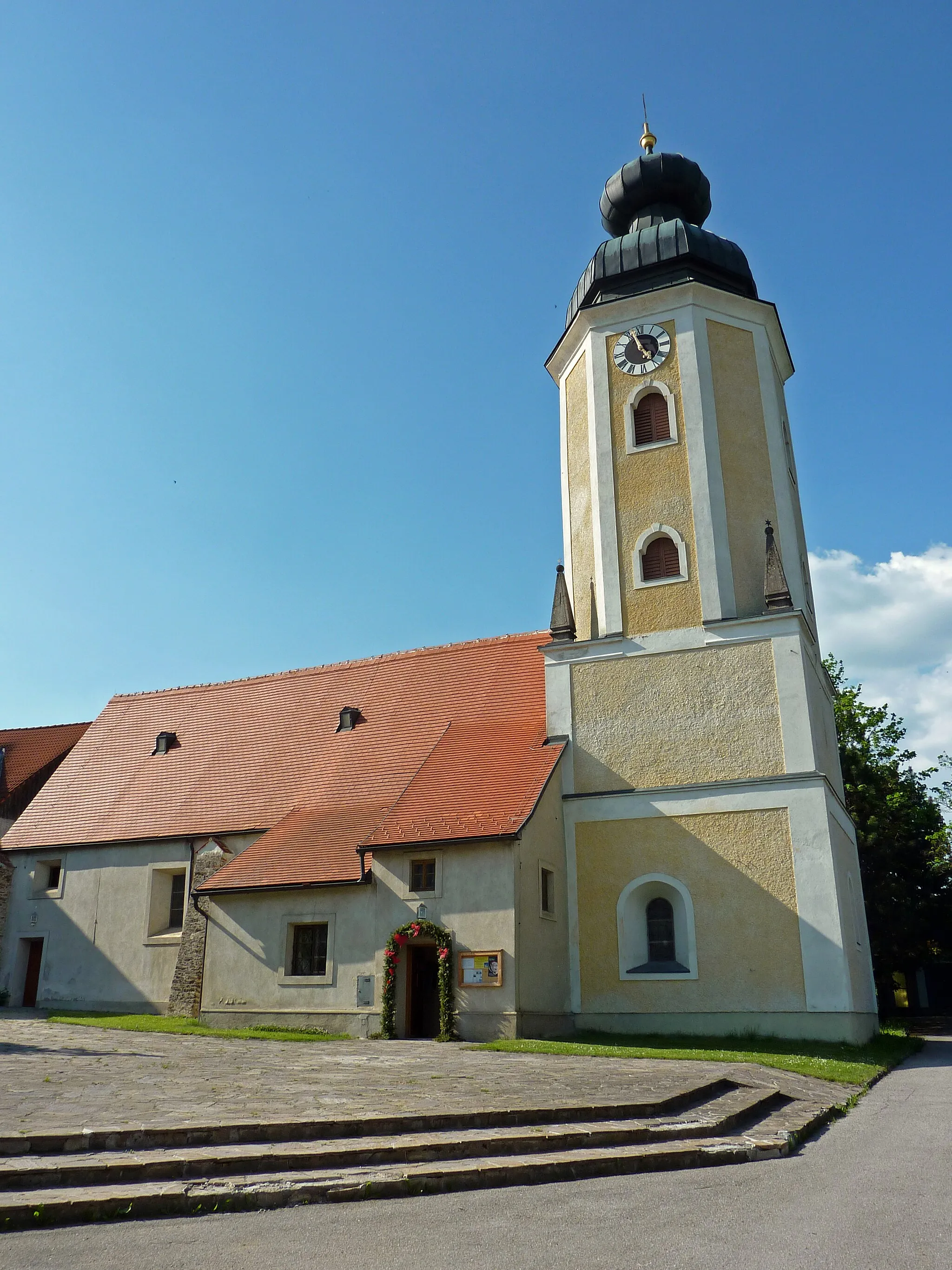 Photo showing: Pfarrkirche Sallingberg, Niederösterreich

This media shows the protected monument with the number 55569 in Austria. (Commons, de, Wikidata)