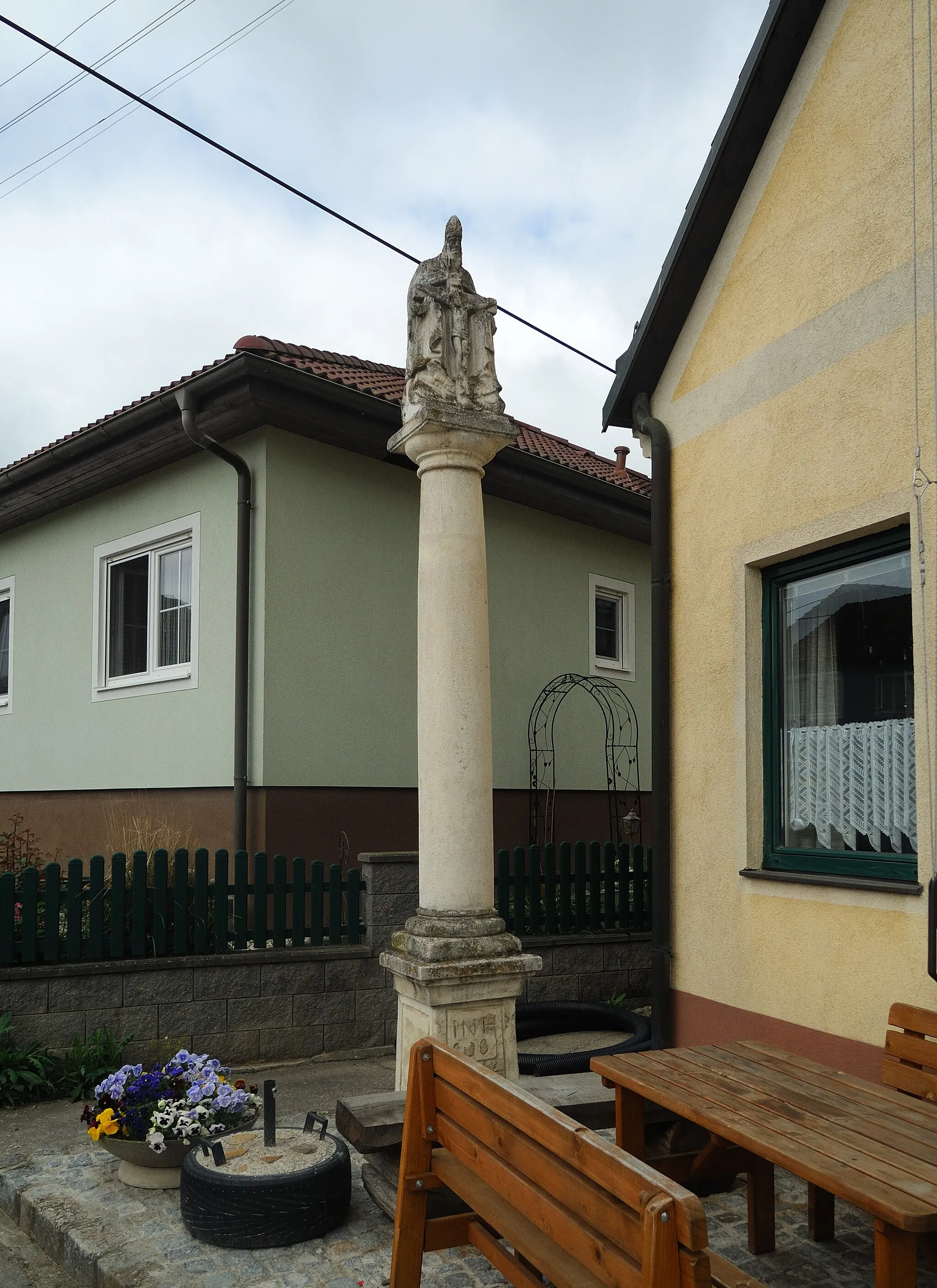 Photo showing: Throne of Mercy in Glaubendorf, Municipality Heldenberg, Lower Austria, Austria