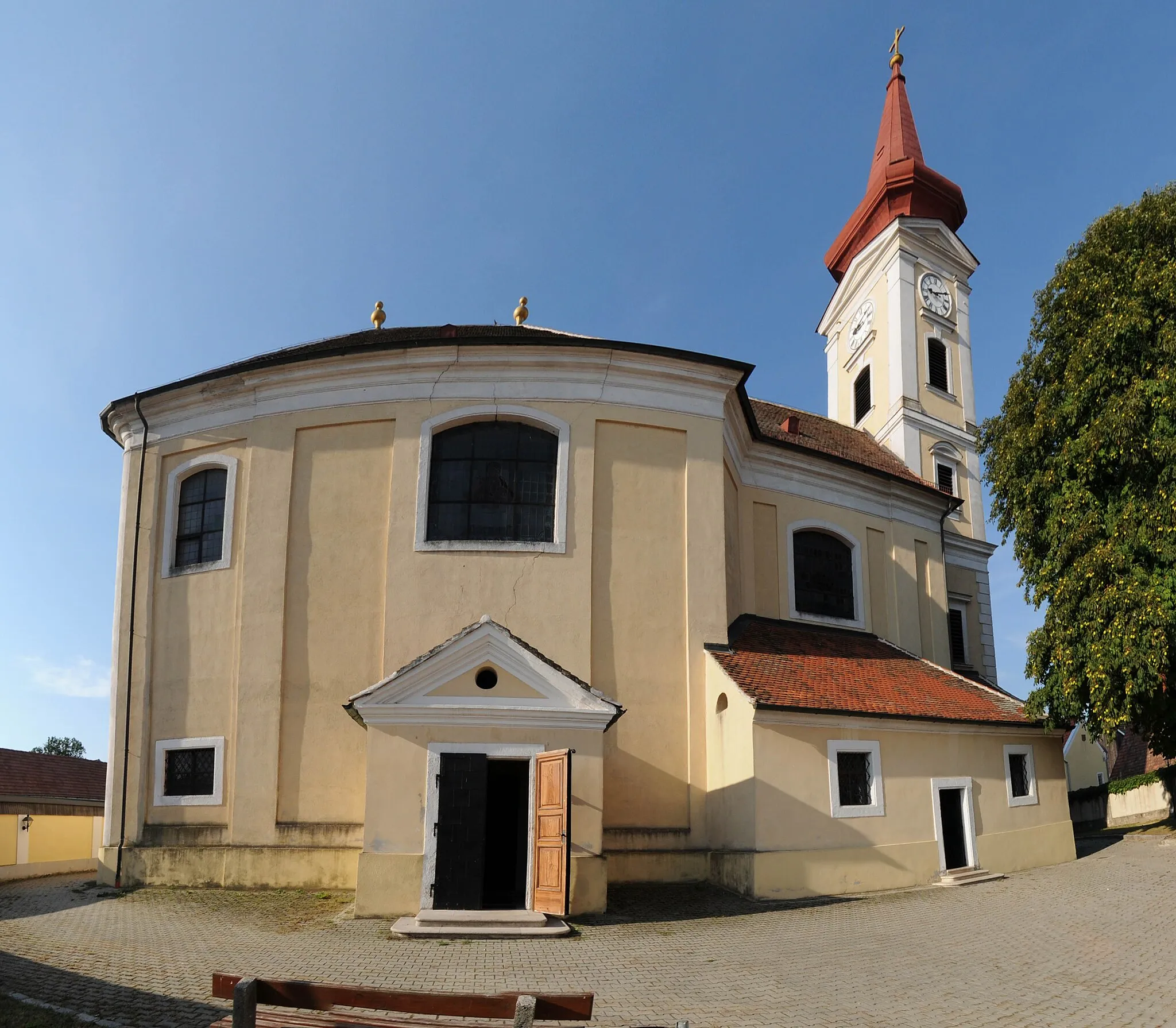 Photo showing: Kath. Pfarrkirche hl. Lorenz