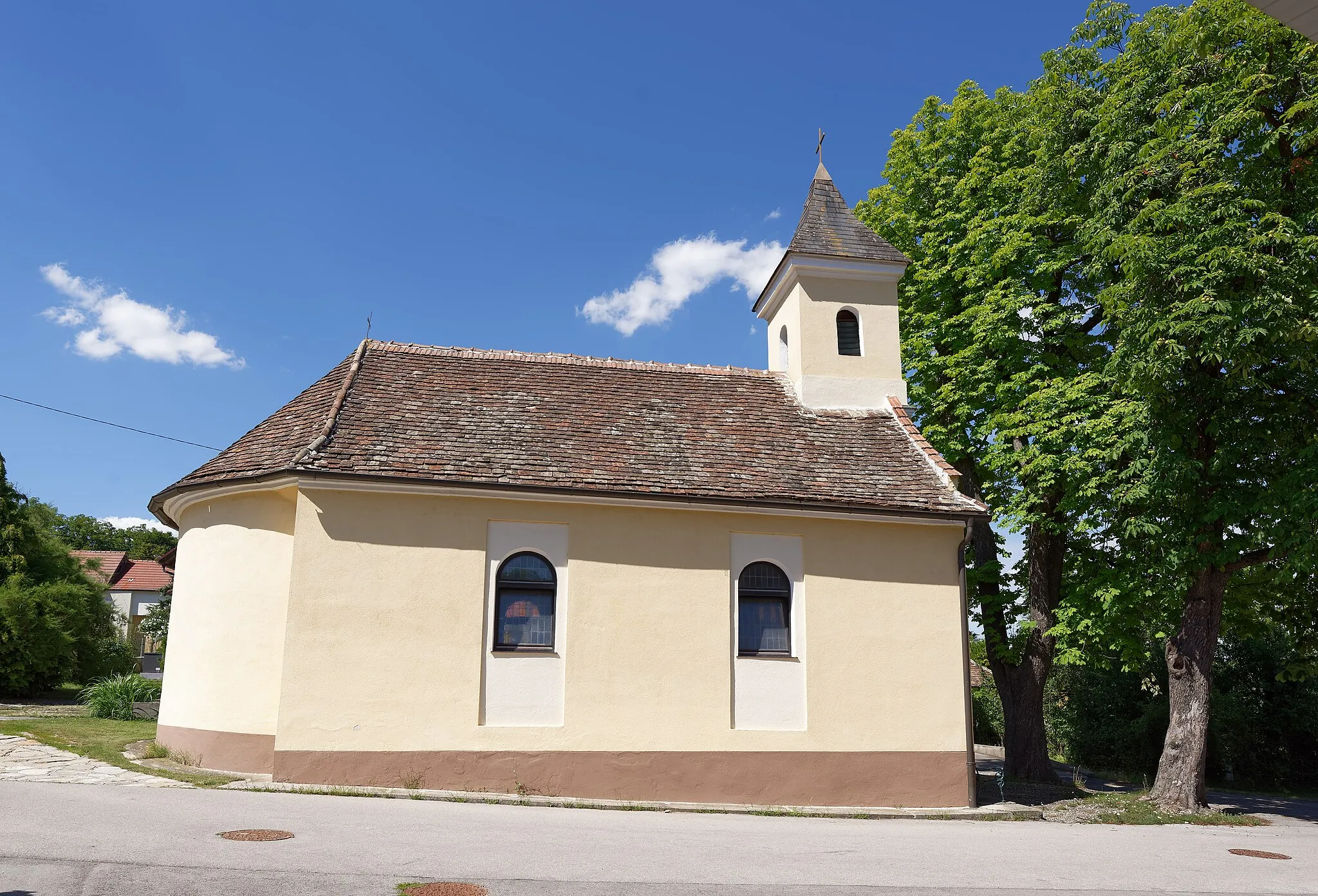 Photo showing: Local chapel at Baumgarten am Wagram, municipality Großweikersdorf, Lower Austria, Austria