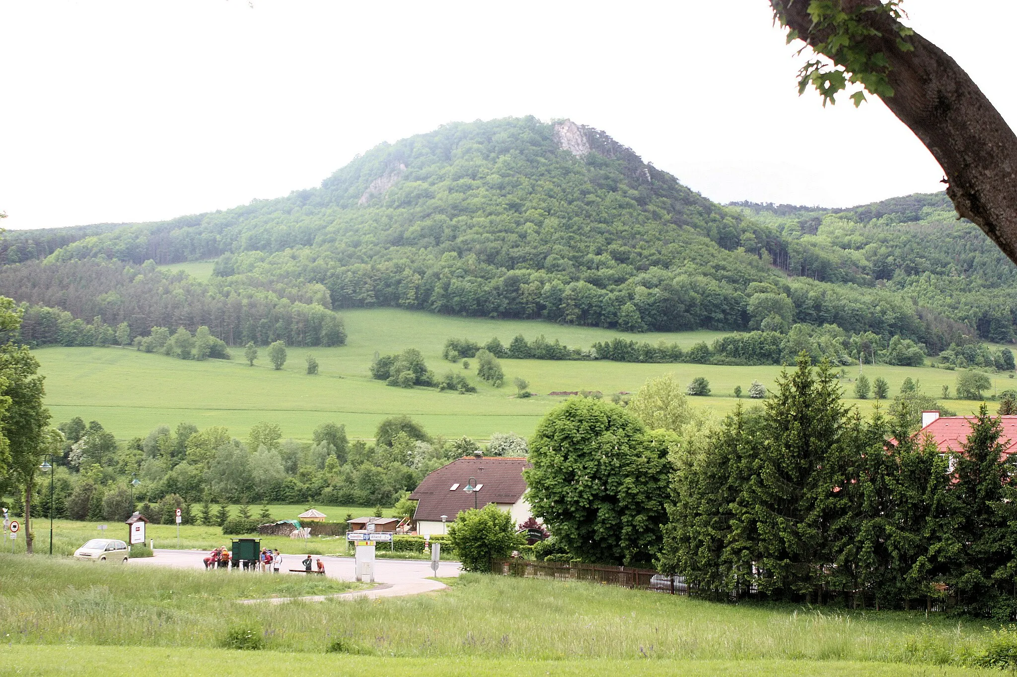 Photo showing: Mayerling, view to the mountain Bischofsmütze