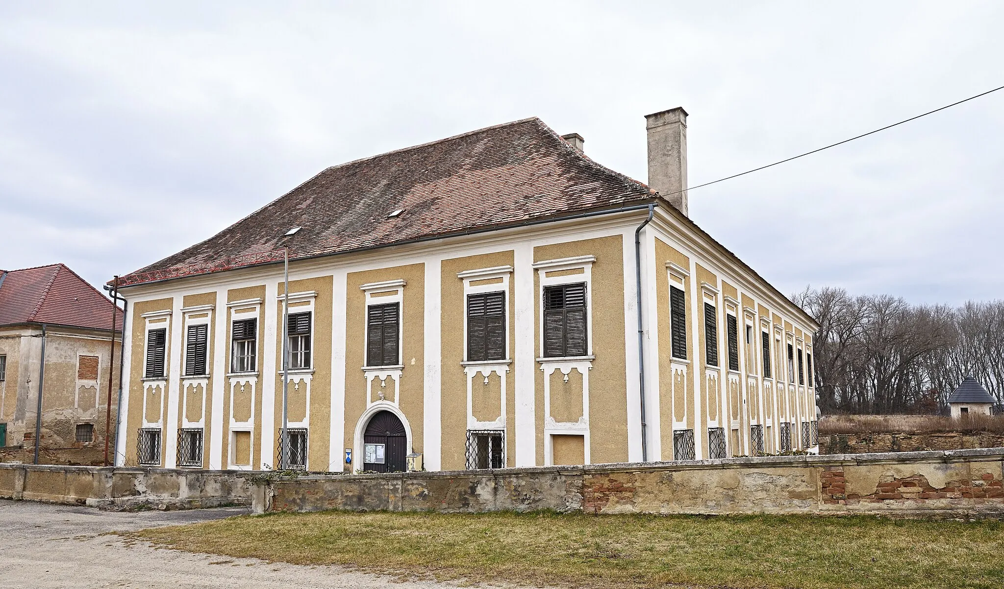Photo showing: Former moated castle at Unterdürnbach, municipality Maissau, Lower Austria, Austria