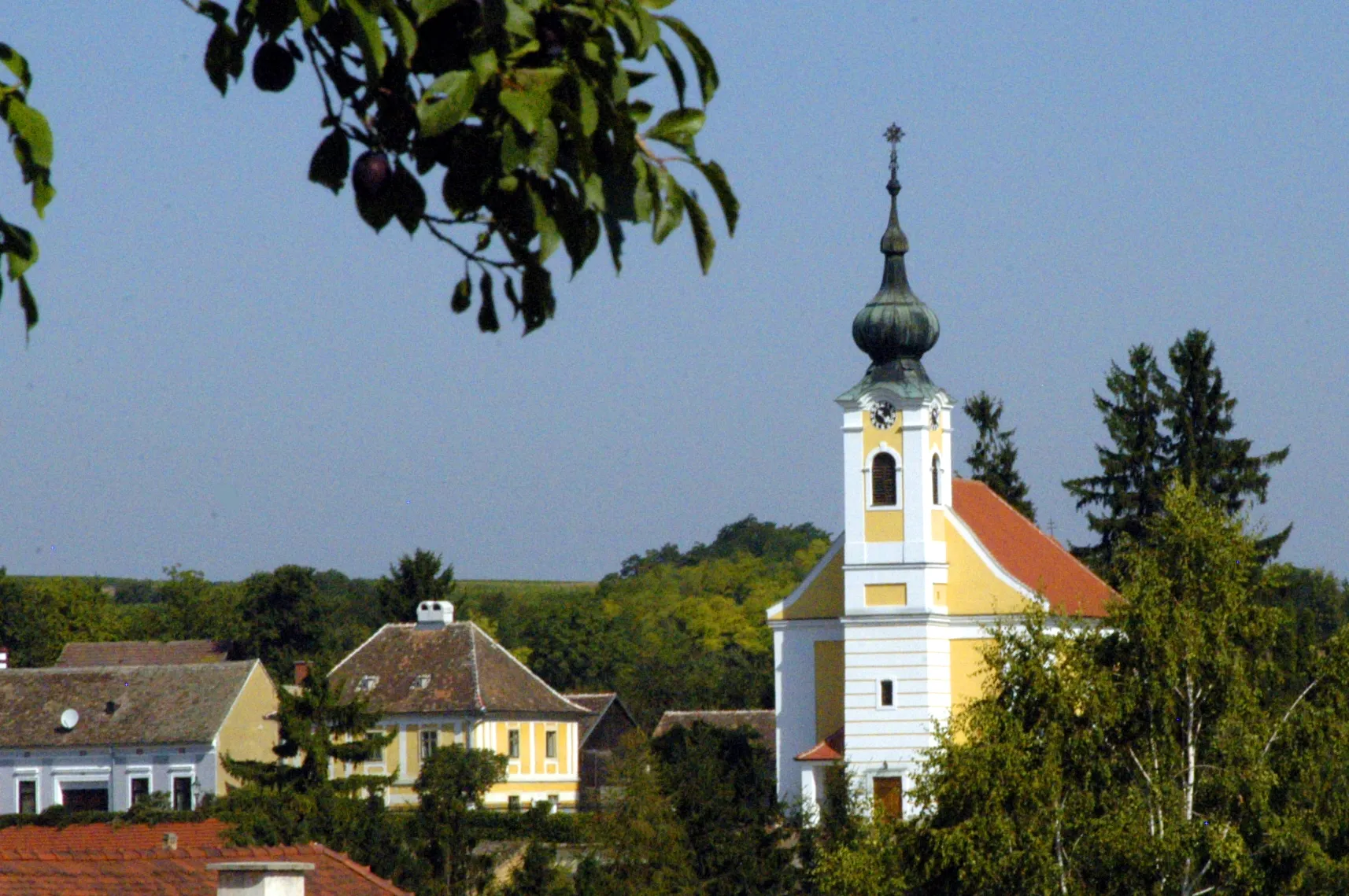 Photo showing: Pfarrkirche zur Heiligen Dreifaltigkeit in Großmeiseldorf, Gemeinde Ziersdorf