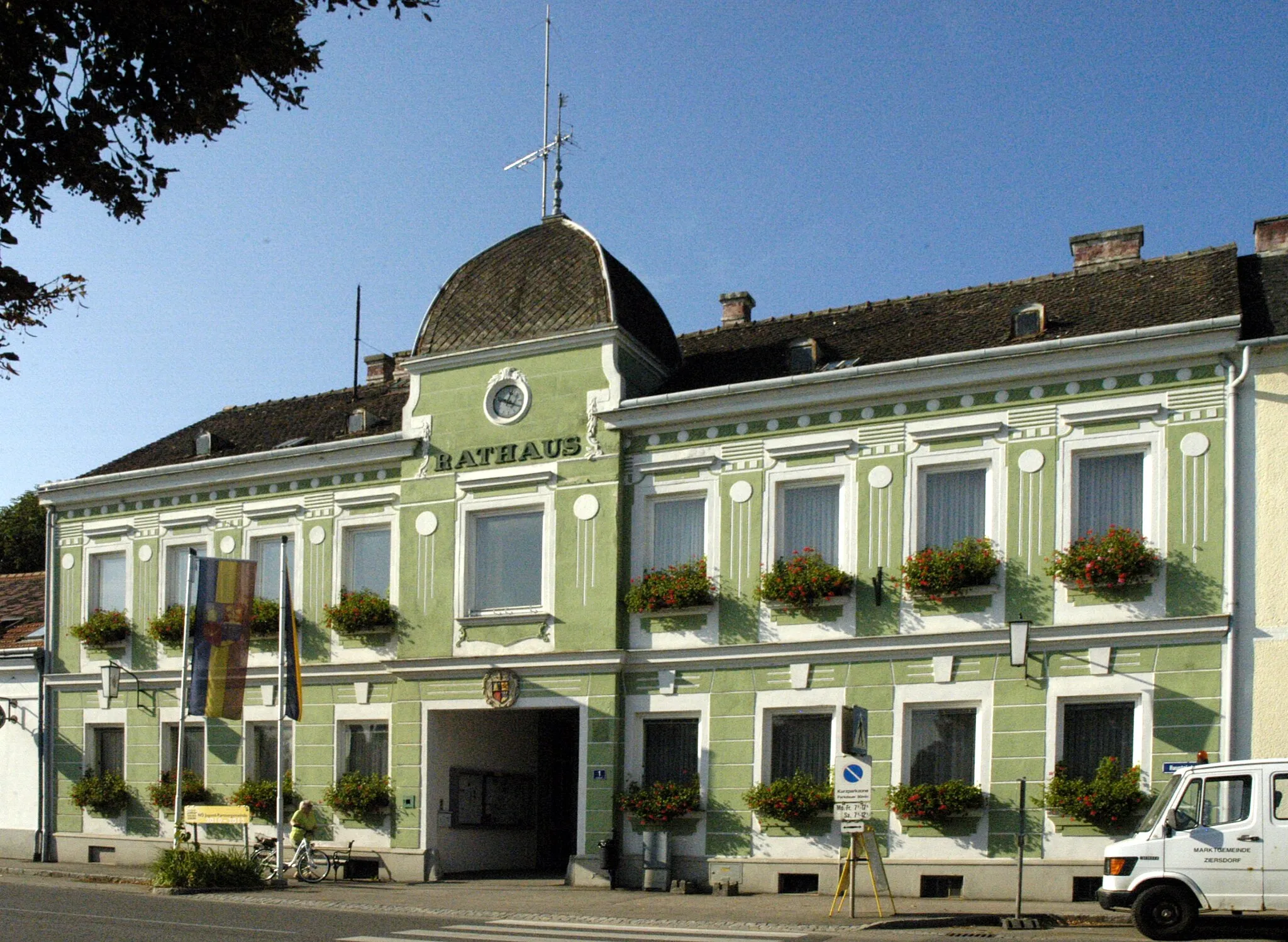 Photo showing: Rathaus in Ziersdorf