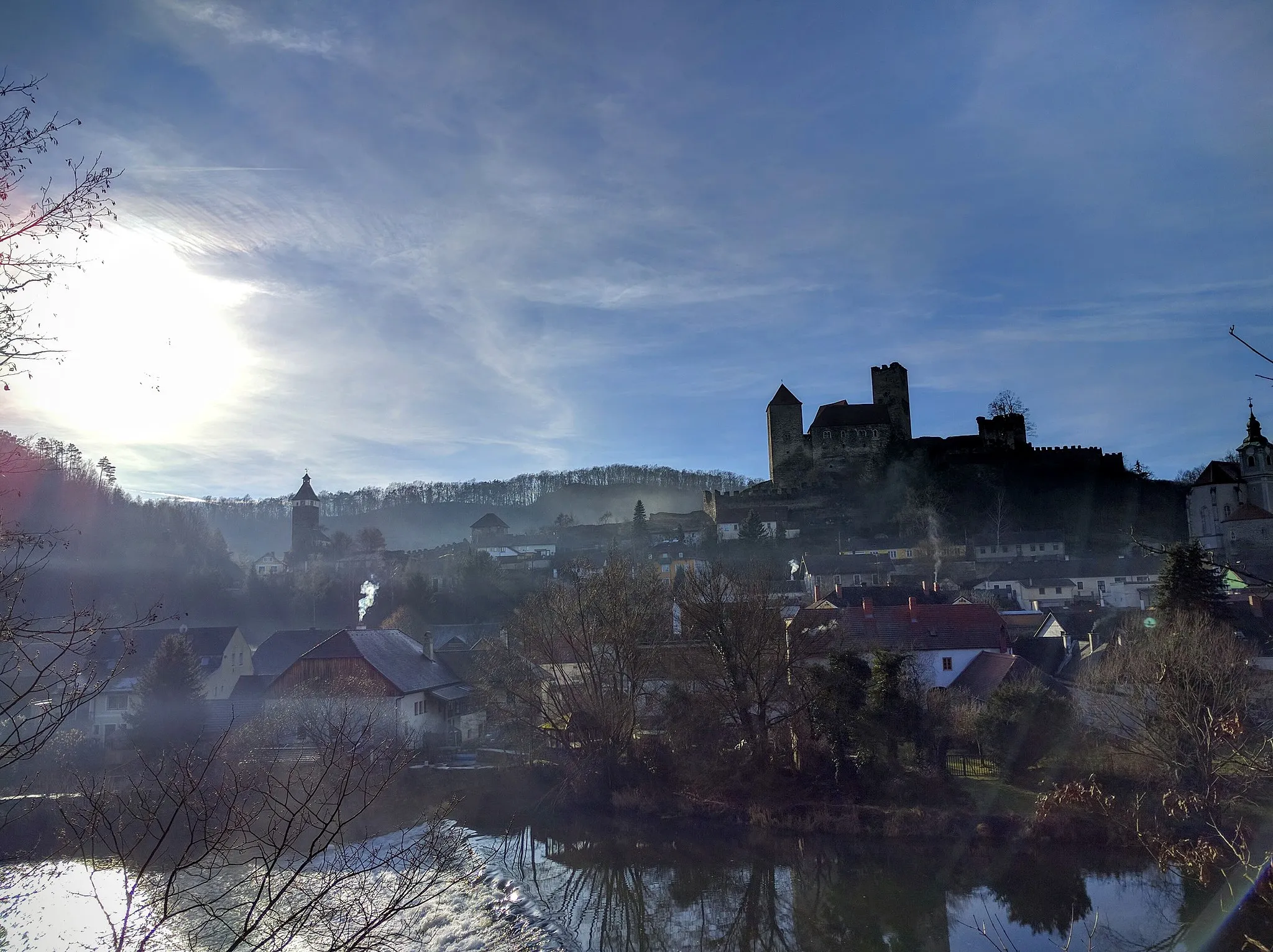 Photo showing: Hardegg town and castle in winter