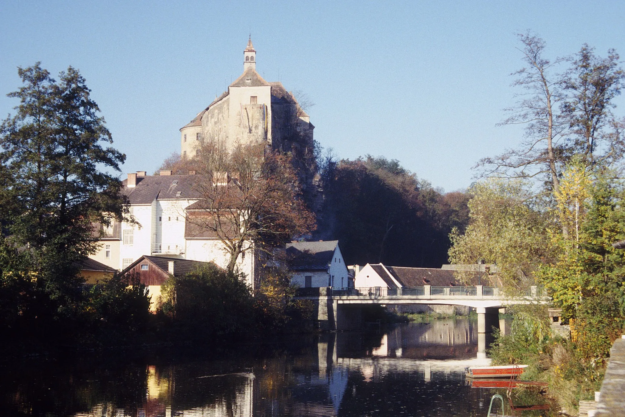 Photo showing: Raabs an der Thaya Castle, Lower Austria, seen from the town.