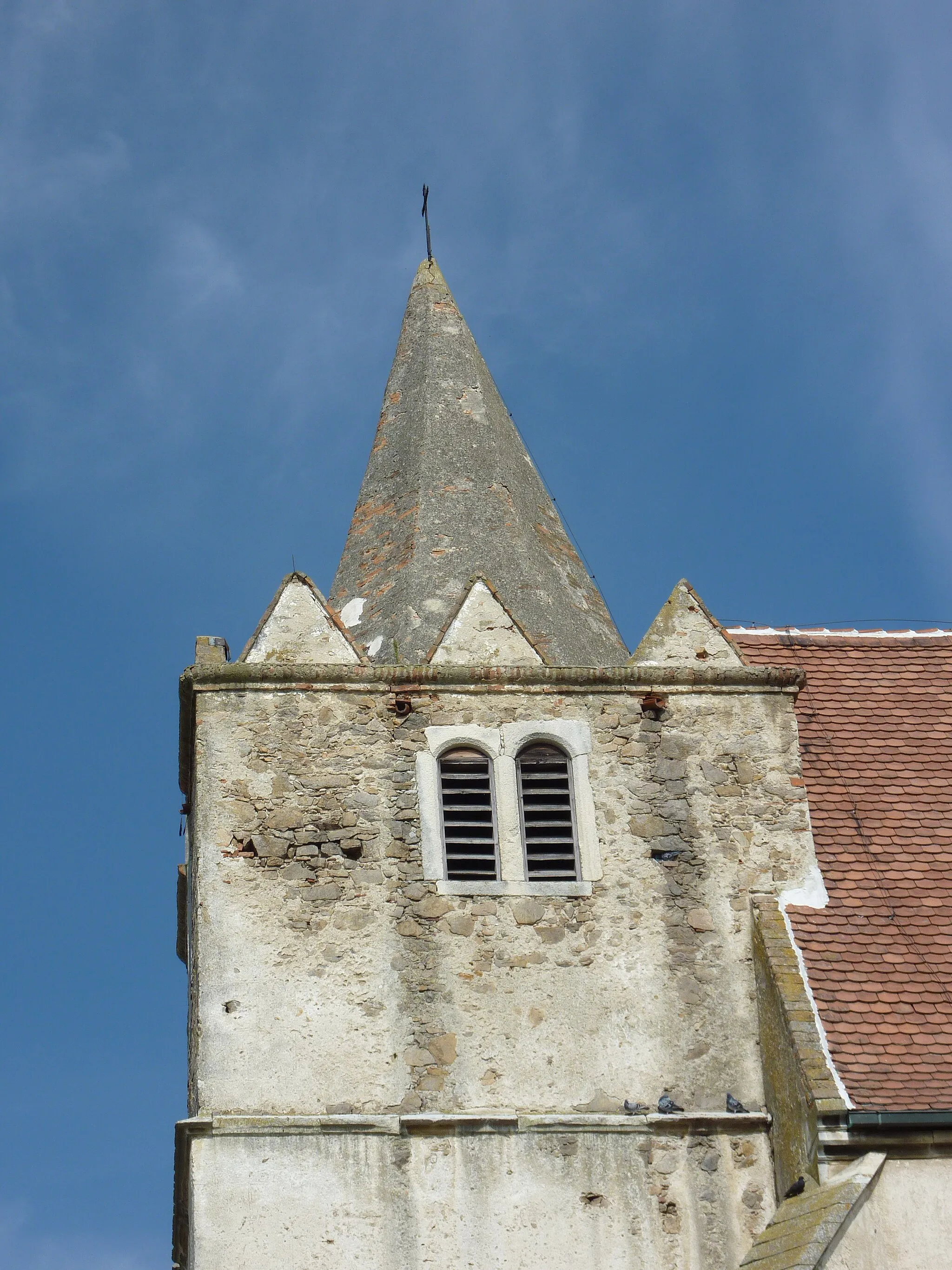 Photo showing: Pfarrkirche hl. Sebastian, Engabrunn, Grafenegg, Niederösterreich - Turm mit Spitzgiebeln und gemauertem achteckigen Pyramidenhelm

This media shows the protected monument with the number 53610 in Austria. (Commons, de, Wikidata)