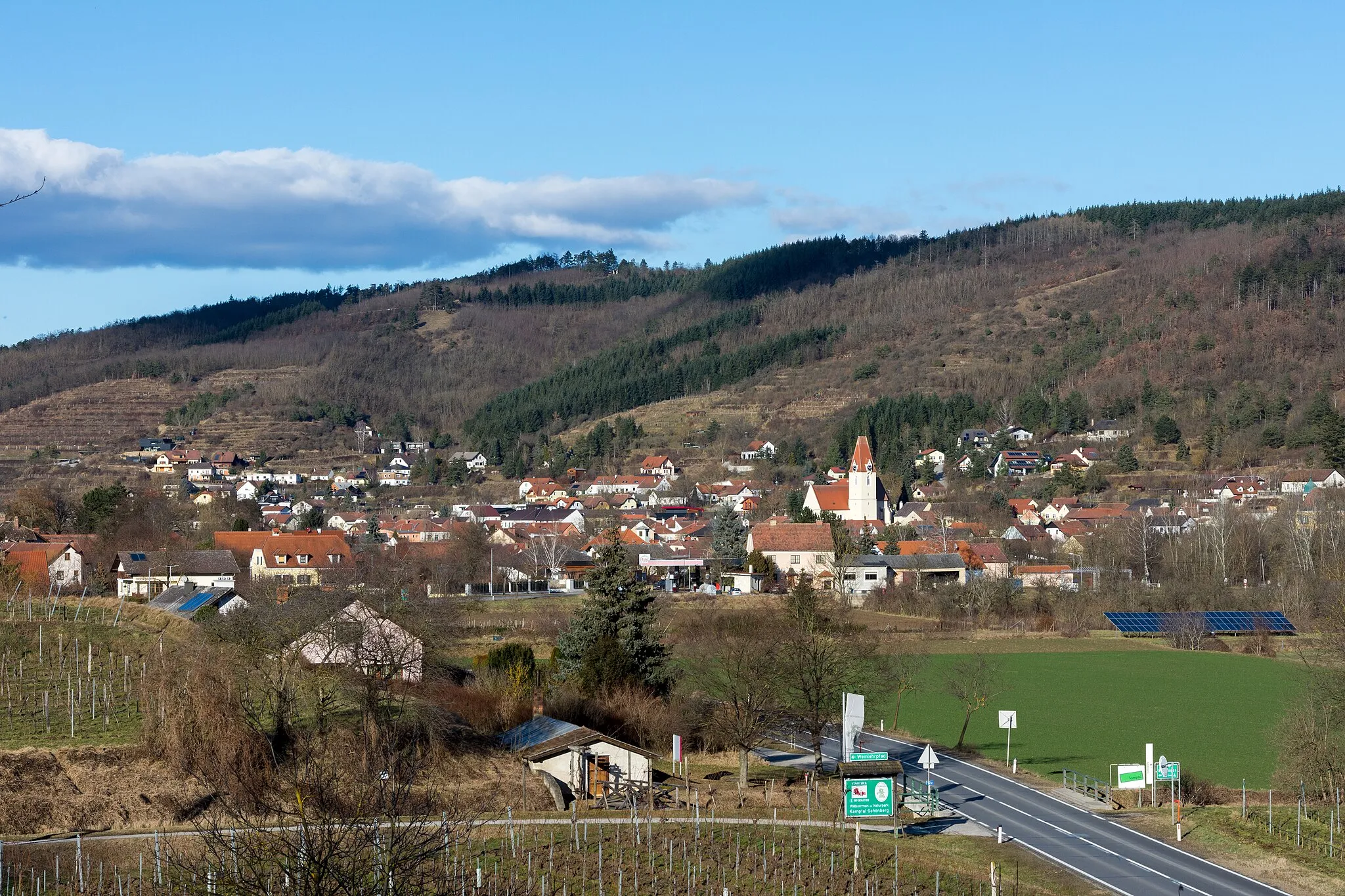 Photo showing: Südliche Ortsansicht von Schönberg am Kamp