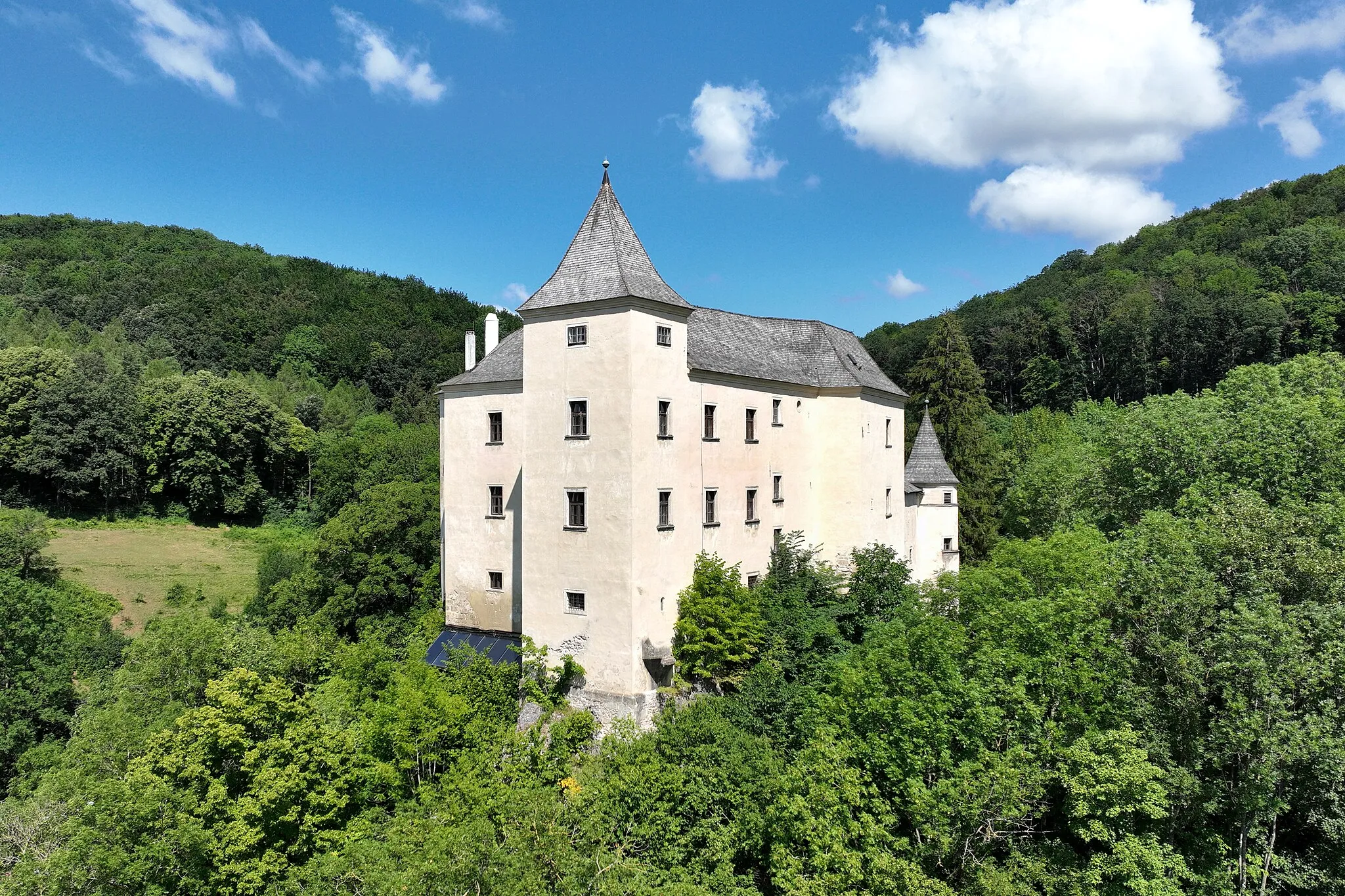 Photo showing: Southeast view of Wildegg Castle in Sittendorf, Lower Austria.