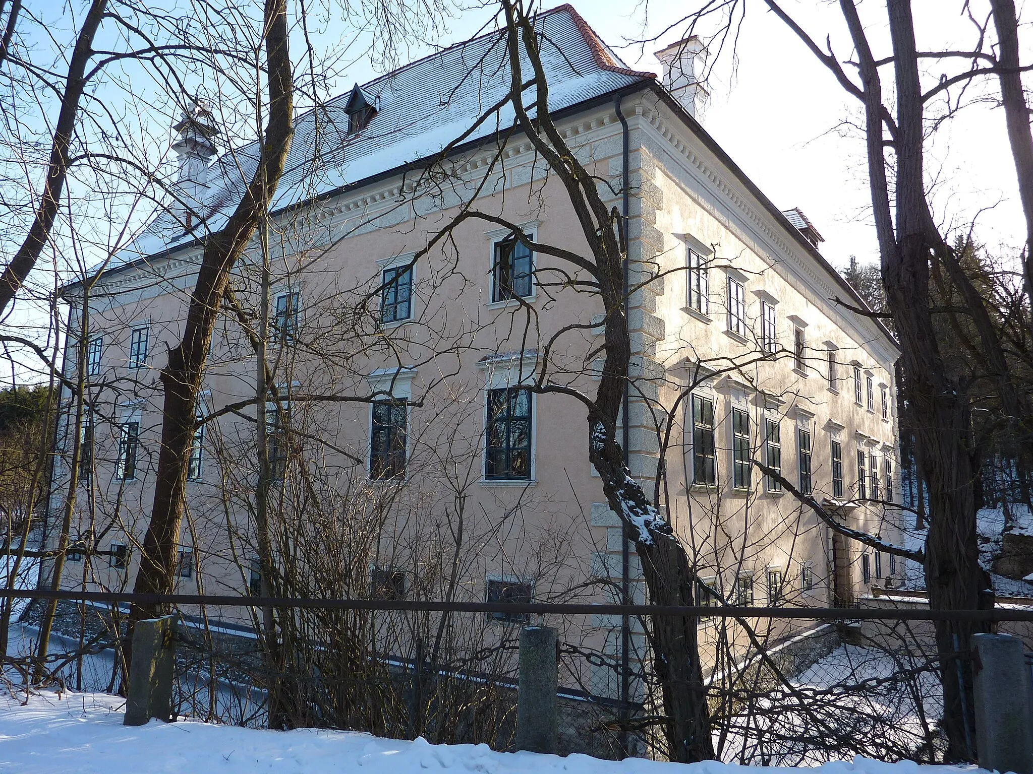 Photo showing: Schloss Brunn, Brunn am Wald 1, Lichtenau im Waldviertel, Niederösterreich

This media shows the protected monument with the number 31444 in Austria. (Commons, de, Wikidata)